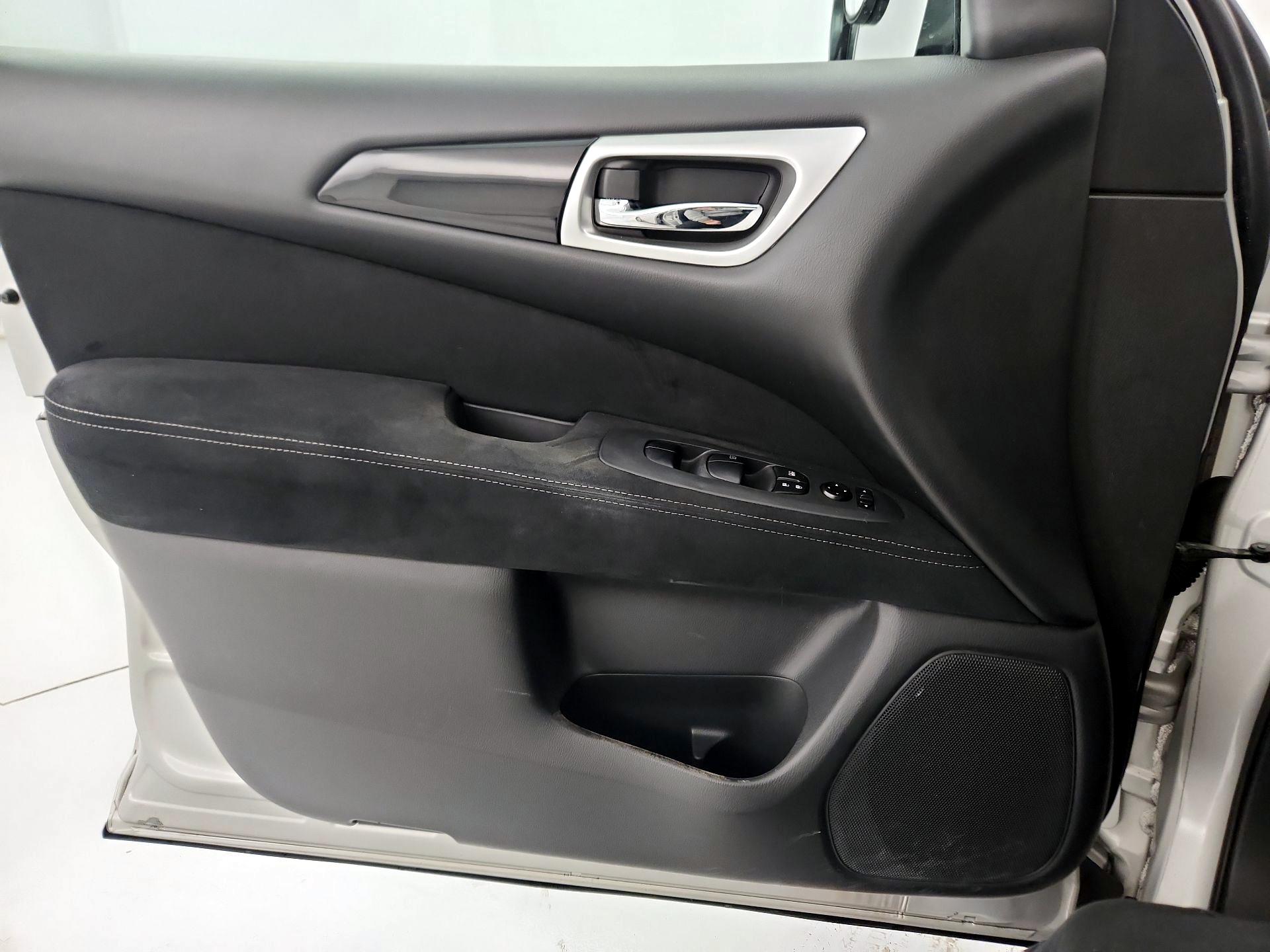 Thumbnail: 2015 Nissan Pathfinder - 12