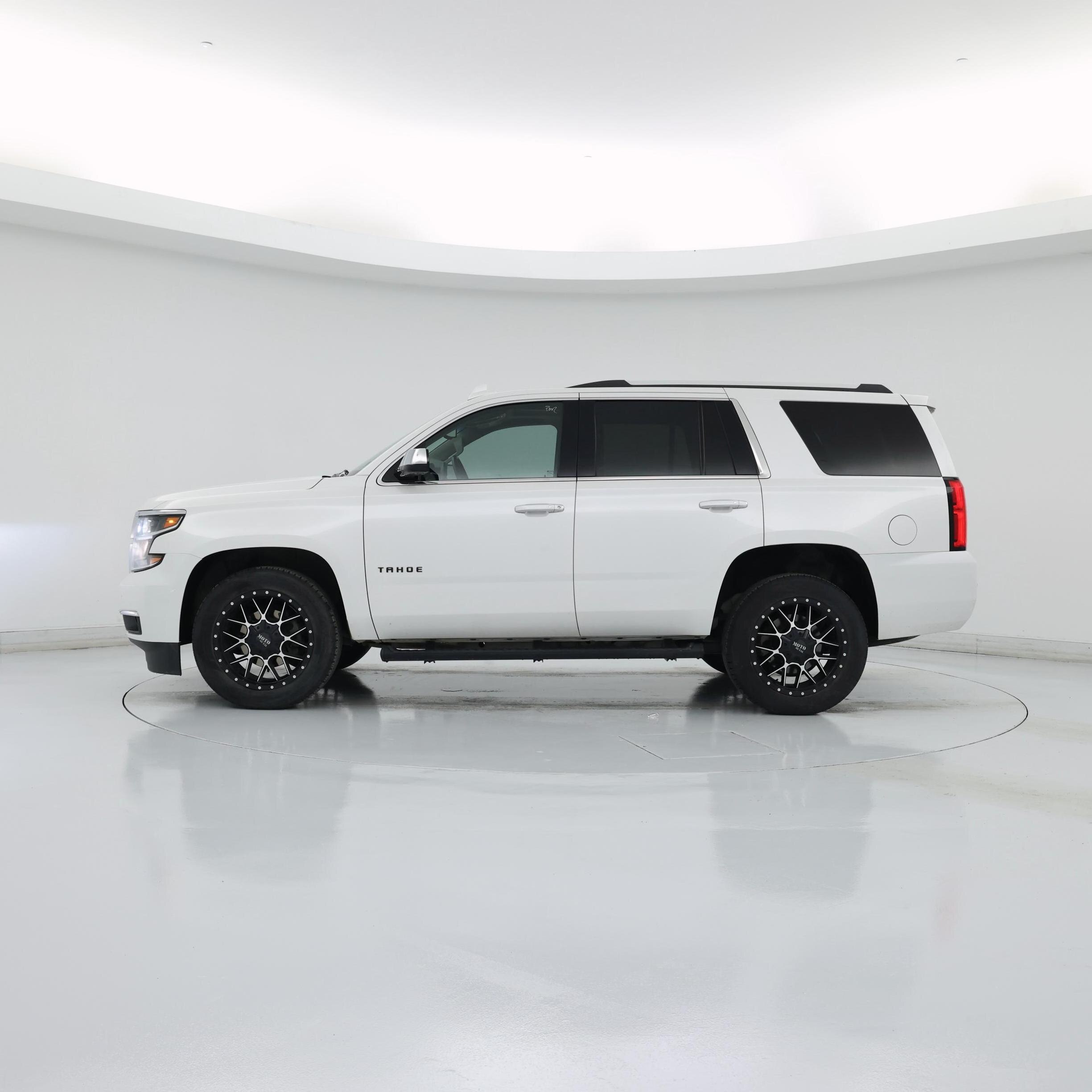 Thumbnail: 2019 Chevrolet Tahoe - 3