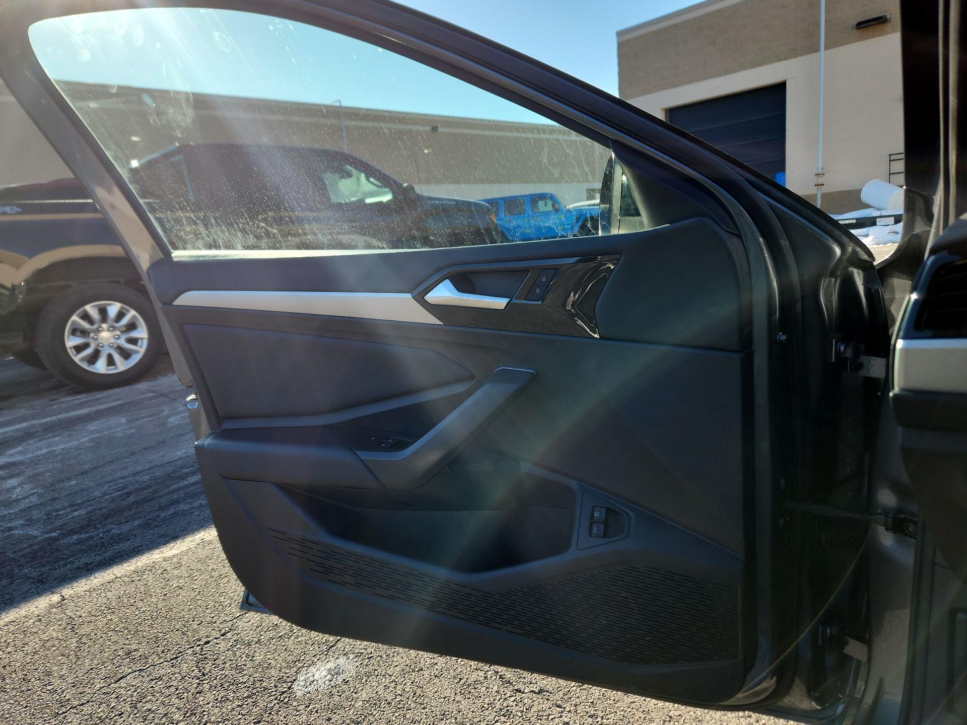 Thumbnail: 2021 Volkswagen Jetta - 10