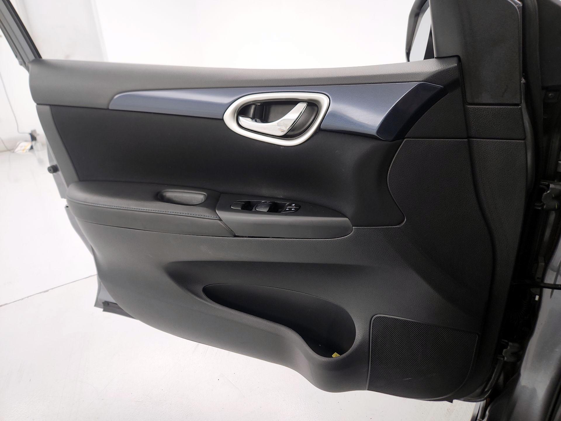 Thumbnail: 2017 Nissan Sentra - 12