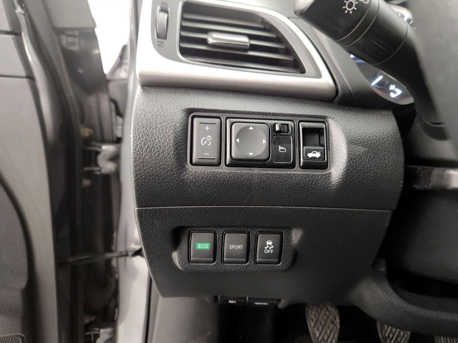 Thumbnail: 2017 Nissan Sentra - 13