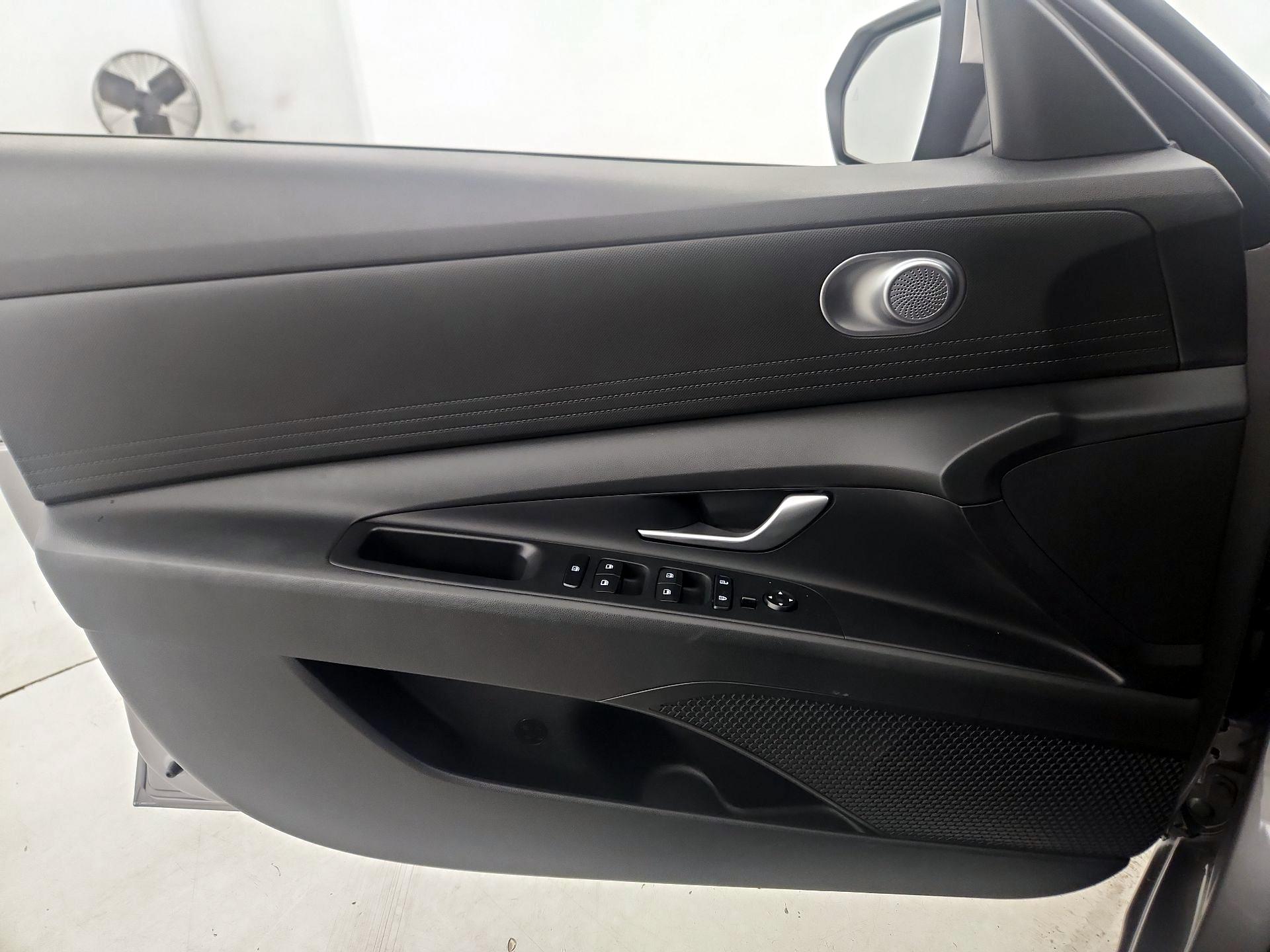 Thumbnail: 2023 Hyundai Elantra - 12