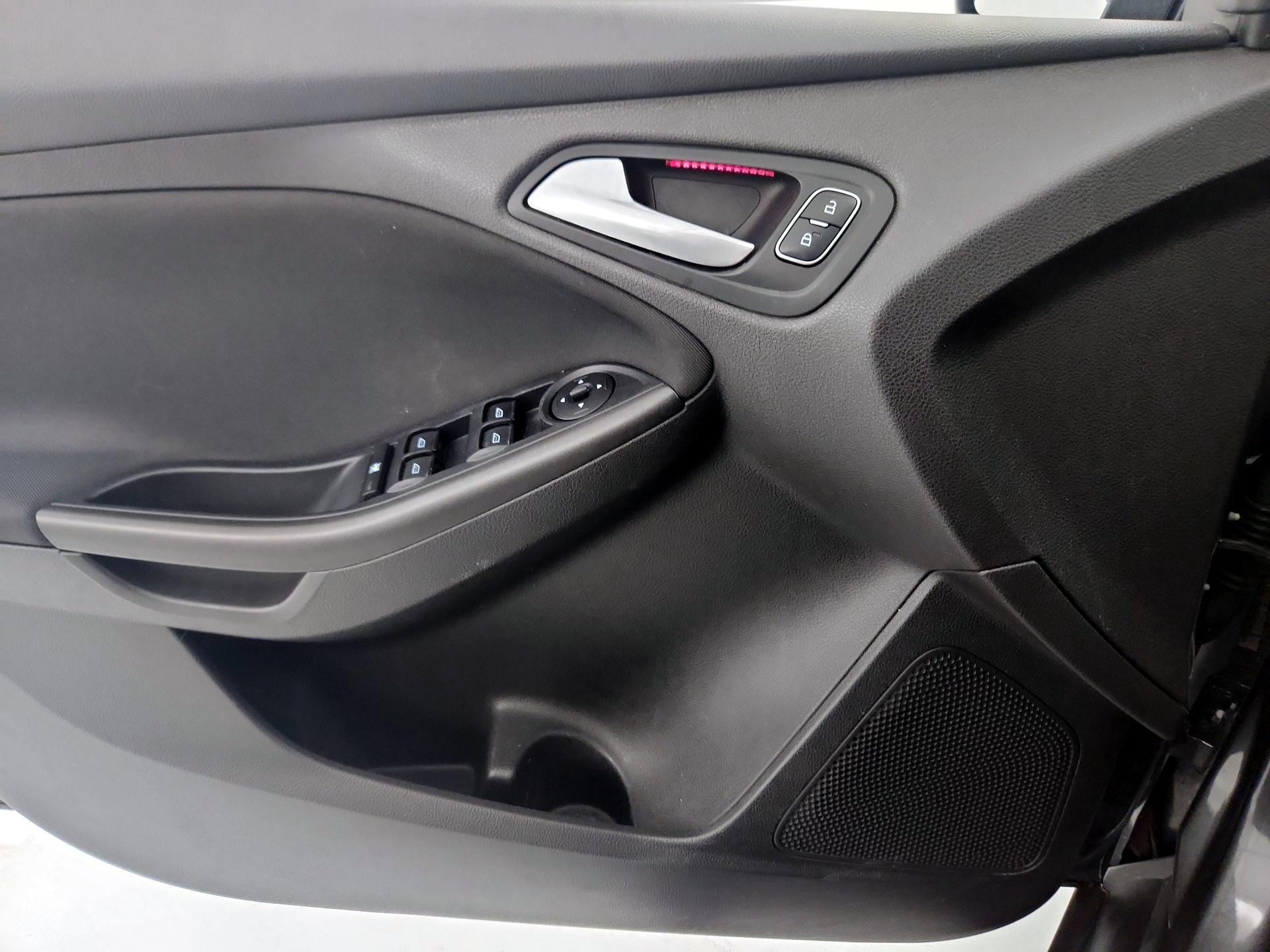 Thumbnail: 2016 Ford Focus - 12