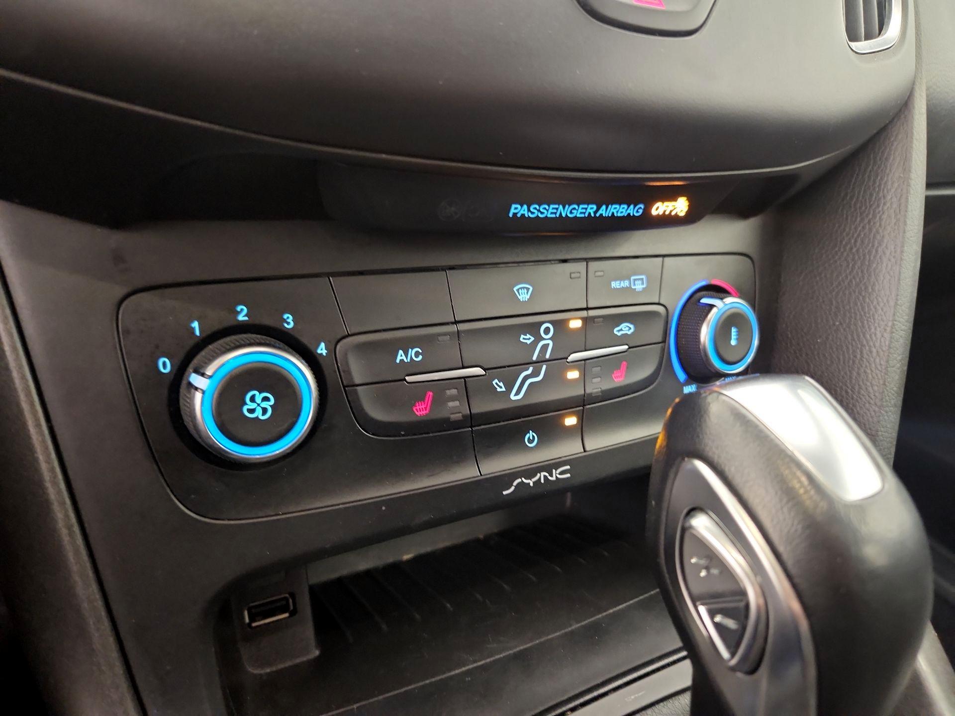 Thumbnail: 2016 Ford Focus - 16