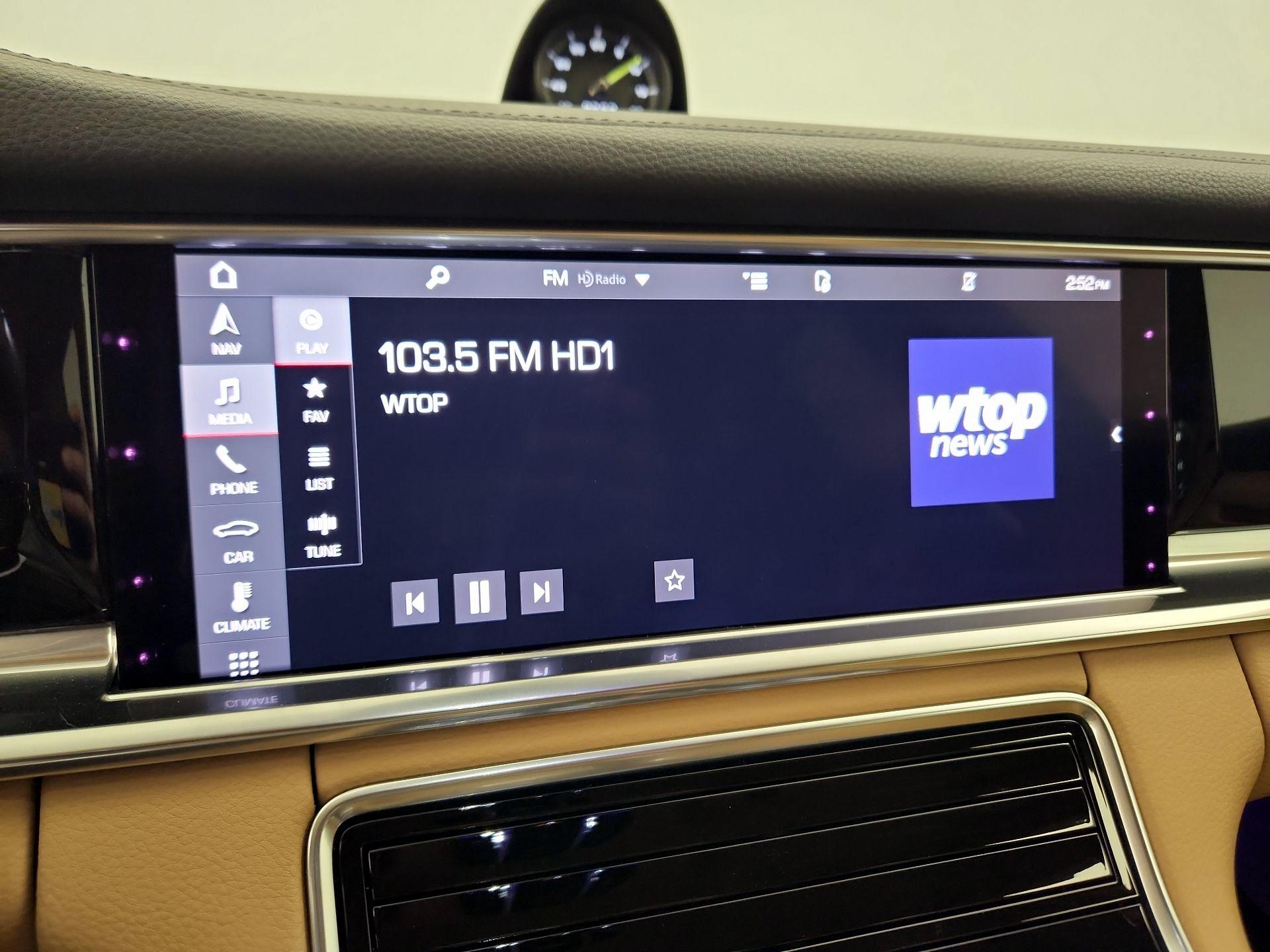 Thumbnail: 2021 Porsche Panamera - 15