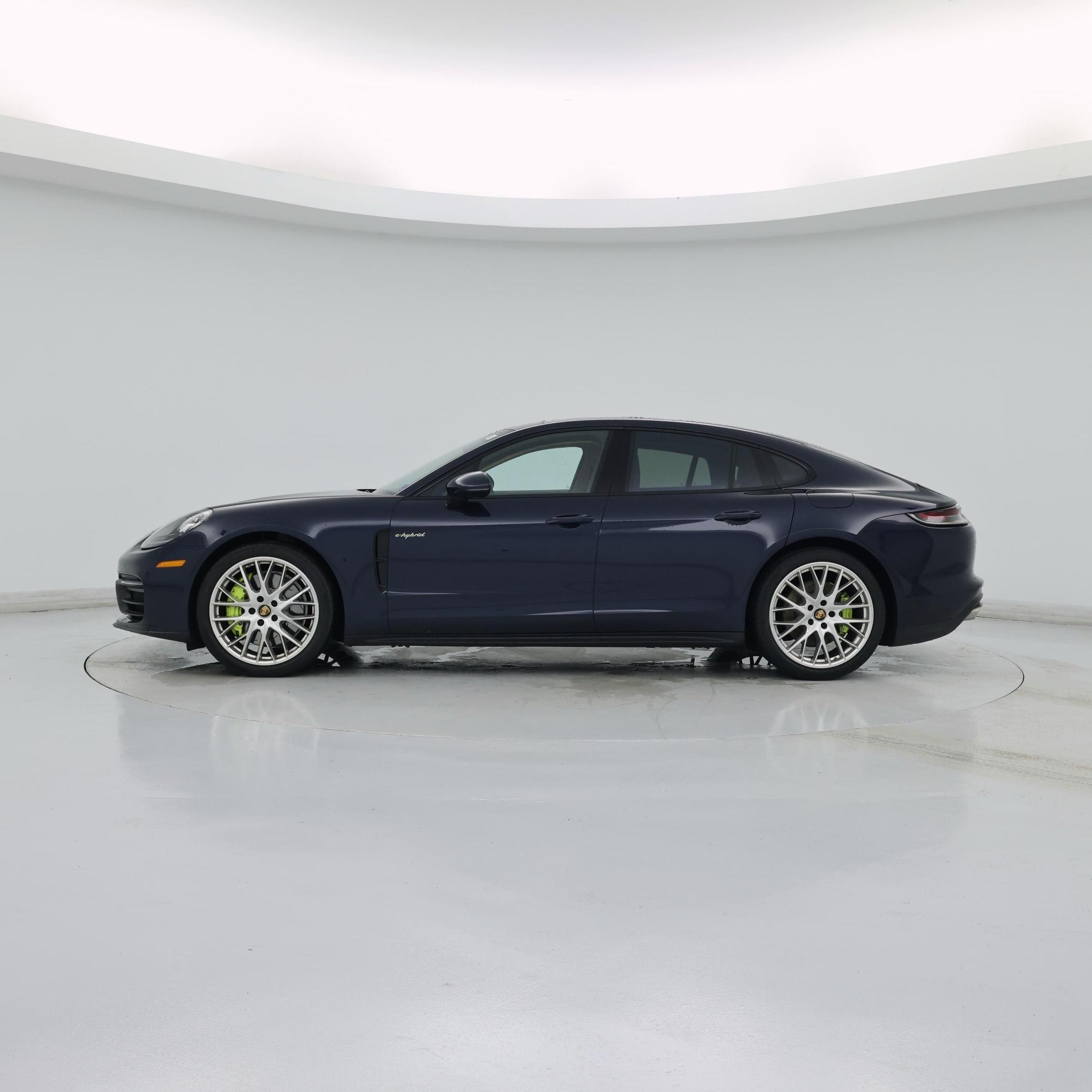 Thumbnail: 2021 Porsche Panamera - 3