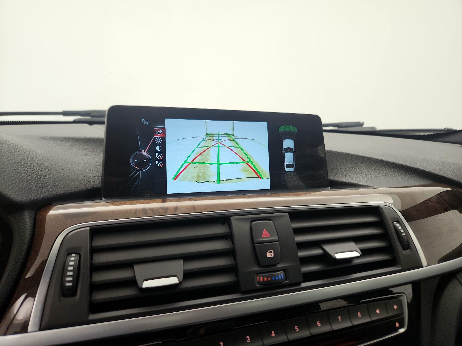 Thumbnail: 2016 BMW 3 Series - 14