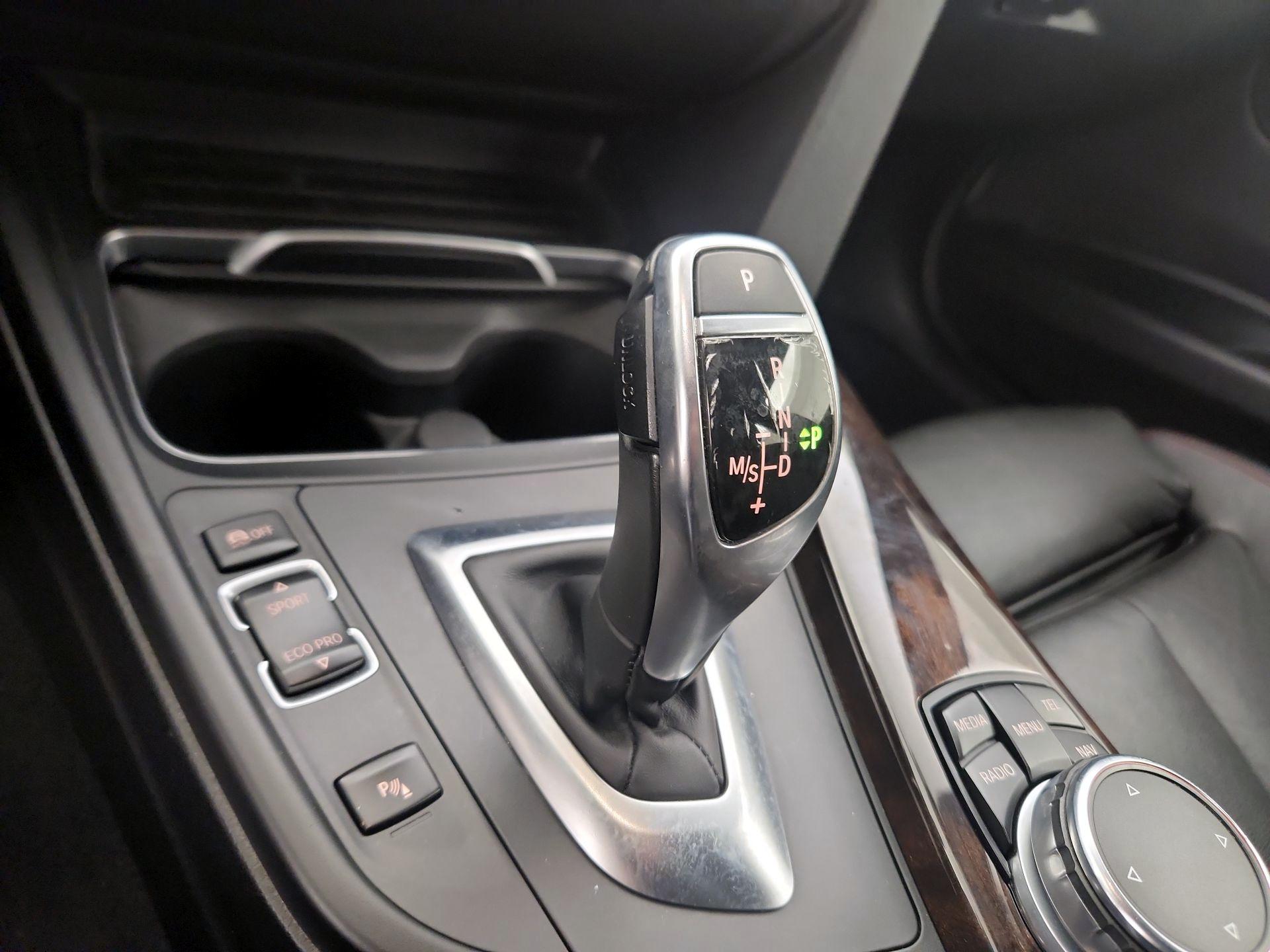 Thumbnail: 2016 BMW 3 Series - 17