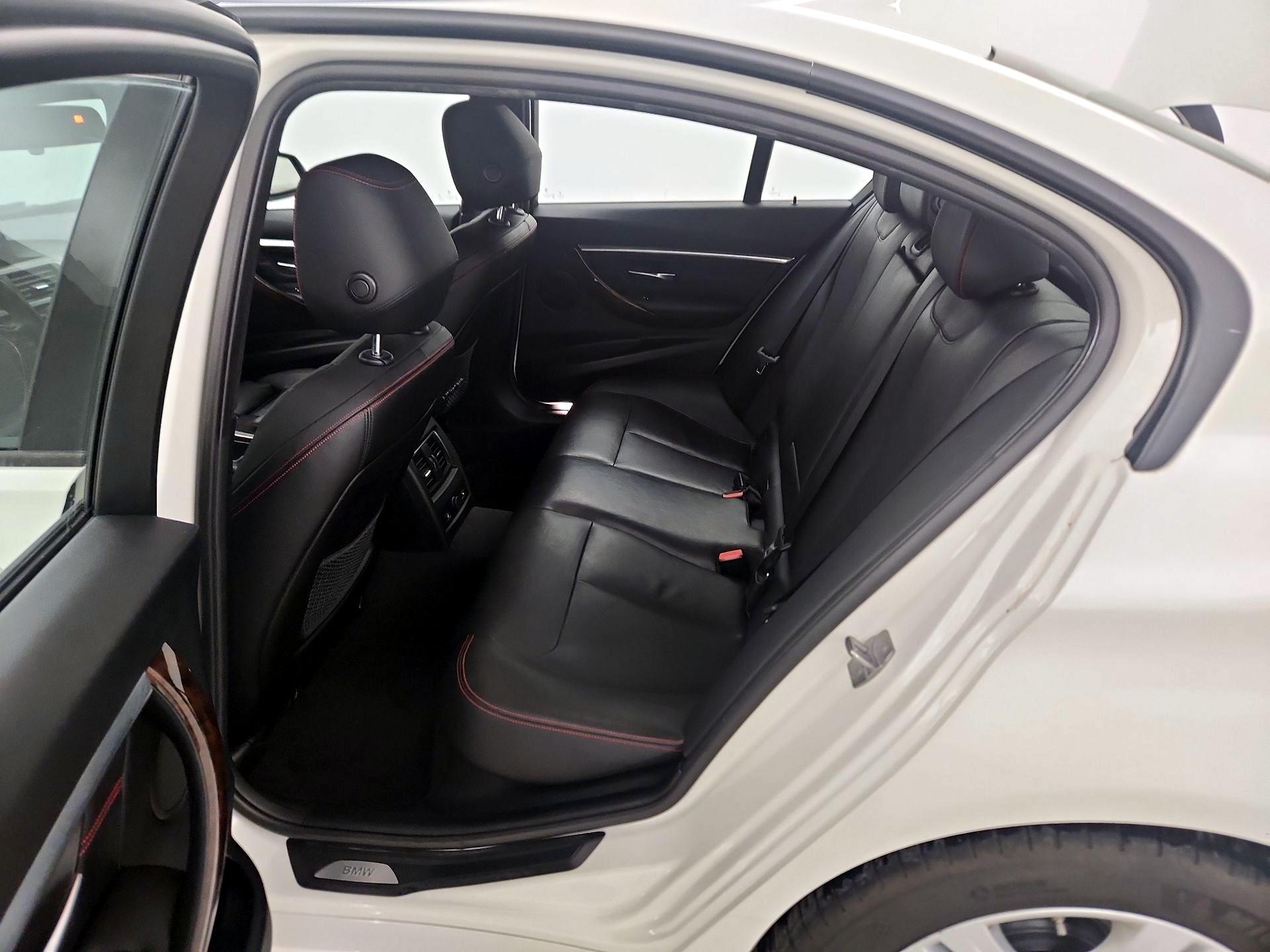 Thumbnail: 2016 BMW 3 Series - 18