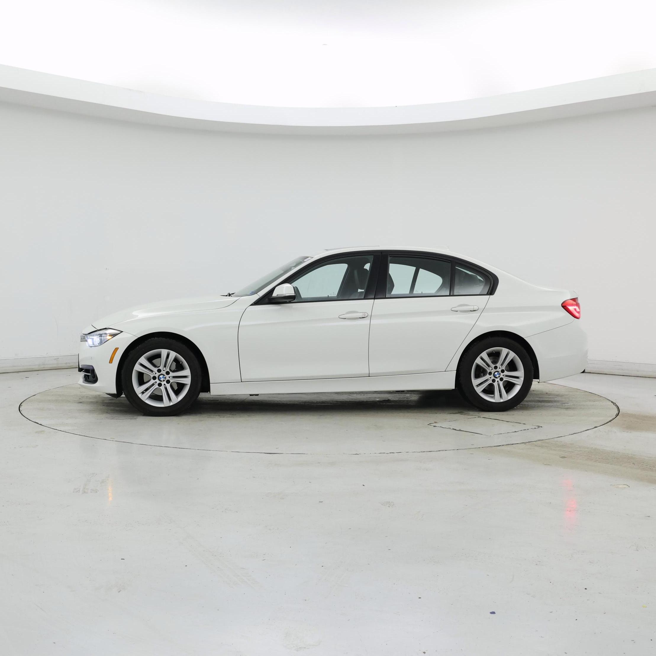 Thumbnail: 2016 BMW 3 Series - 3