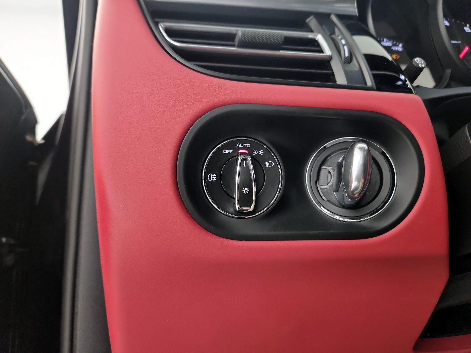 Thumbnail: 2021 Porsche Macan - 13