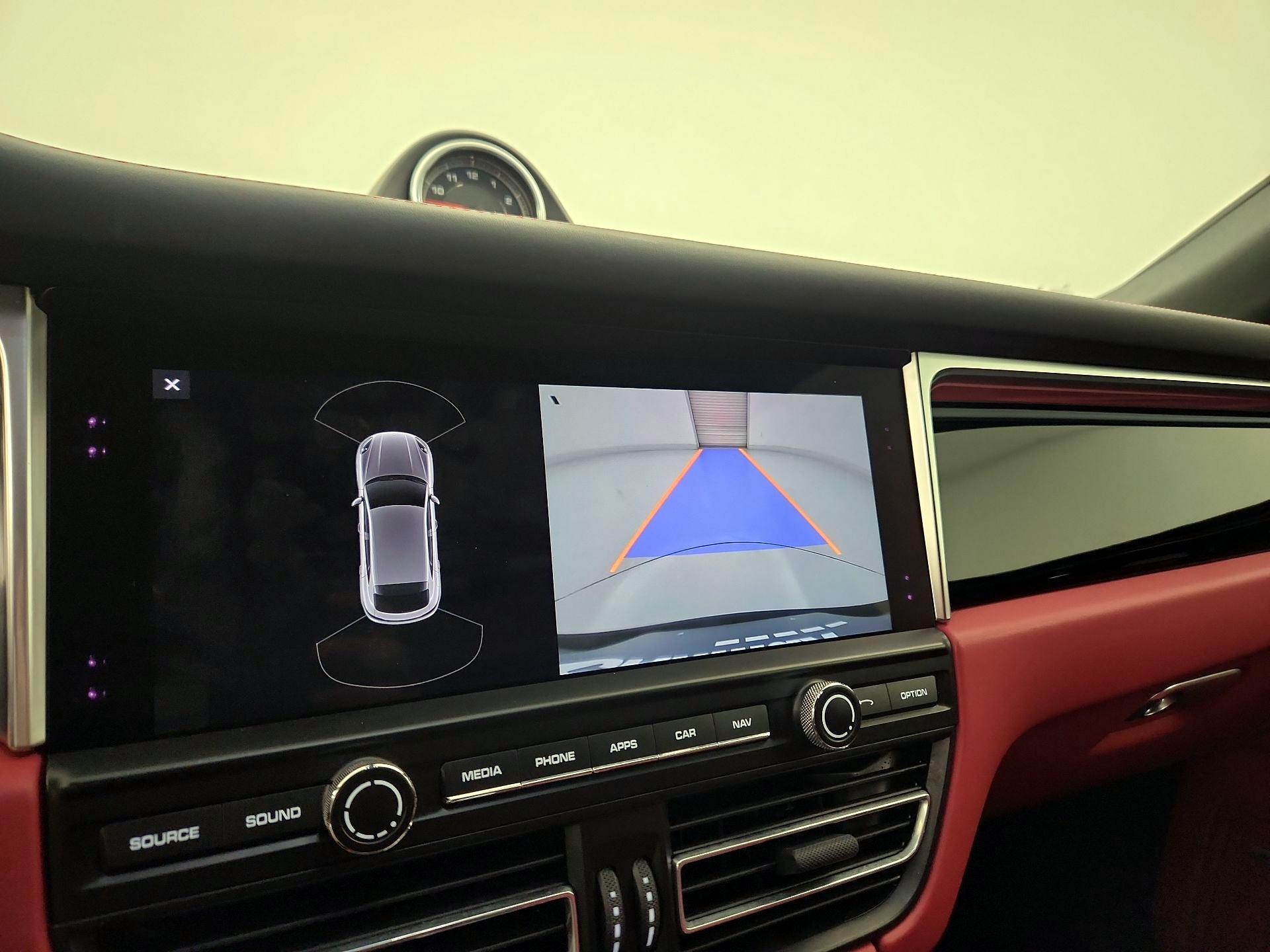 Thumbnail: 2021 Porsche Macan - 15