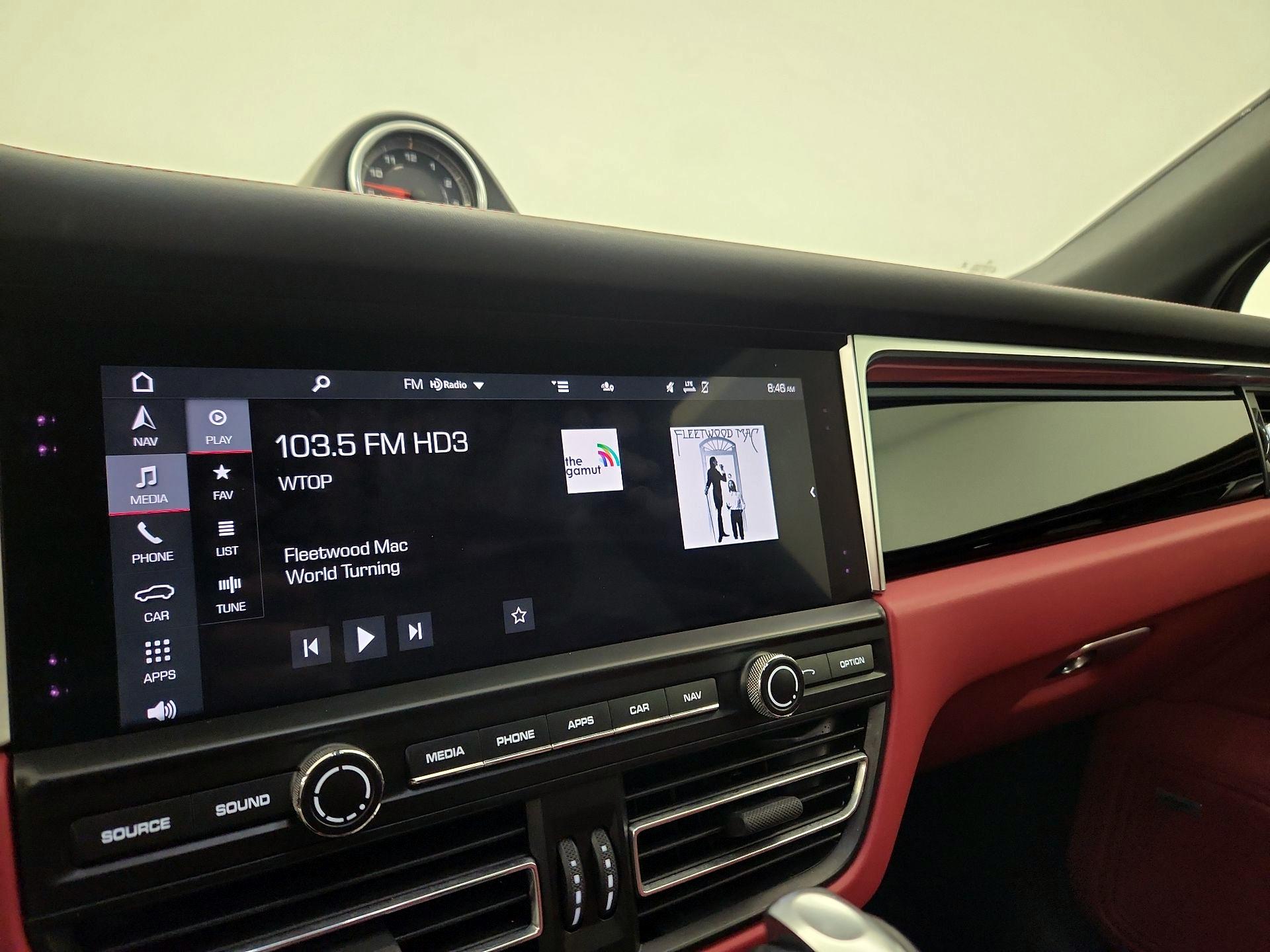 Thumbnail: 2021 Porsche Macan - 16