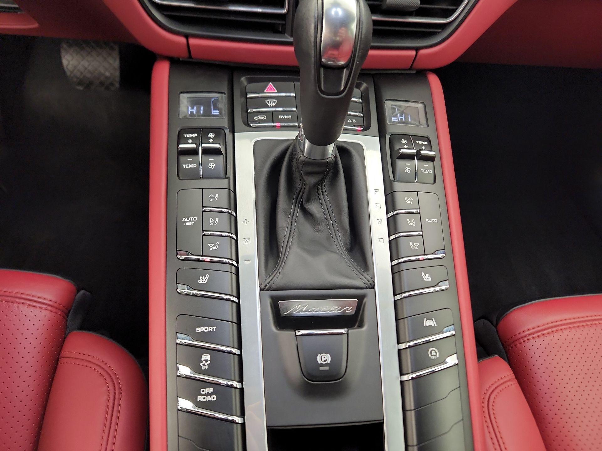 Thumbnail: 2021 Porsche Macan - 17