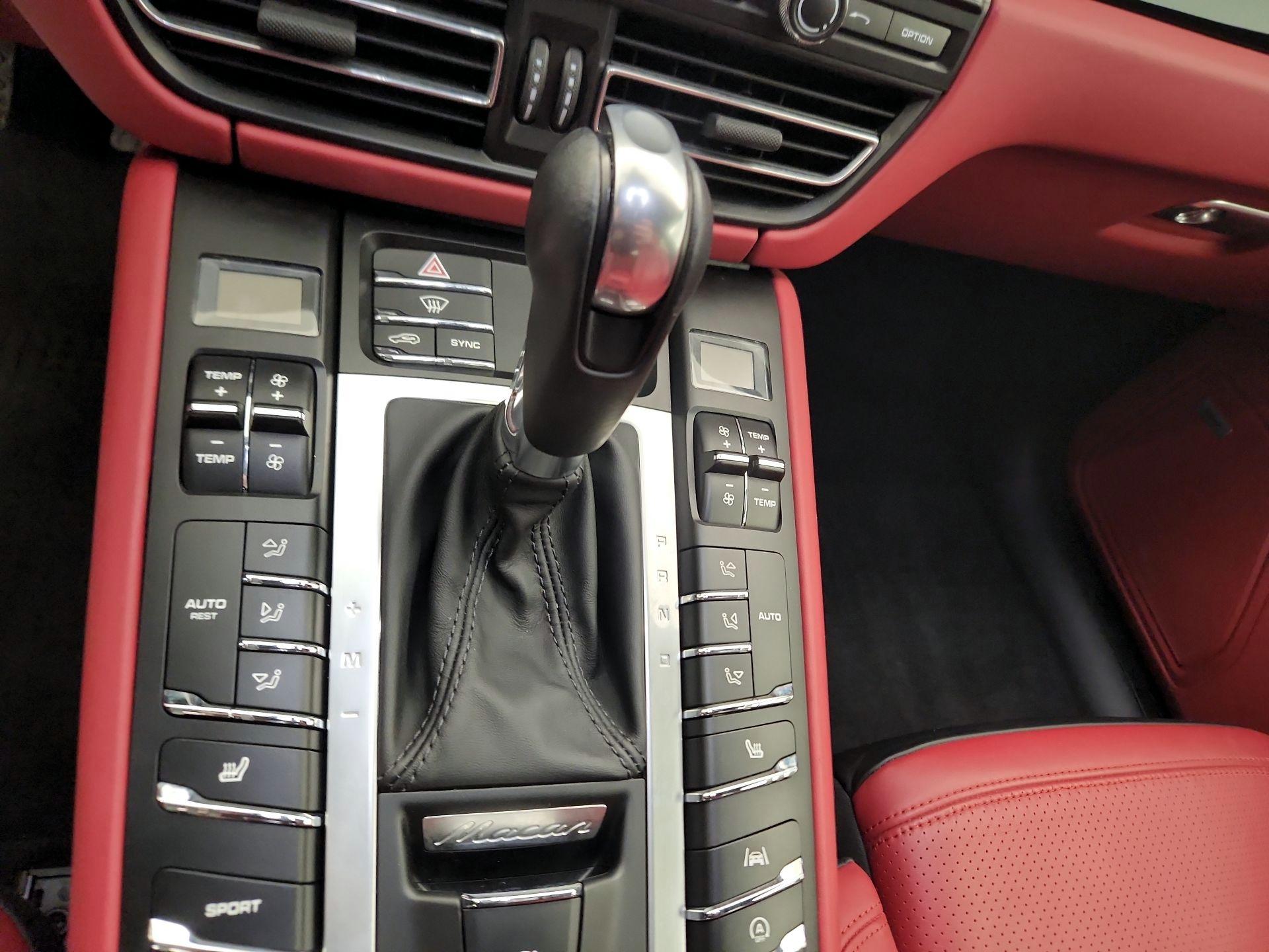 Thumbnail: 2021 Porsche Macan - 18