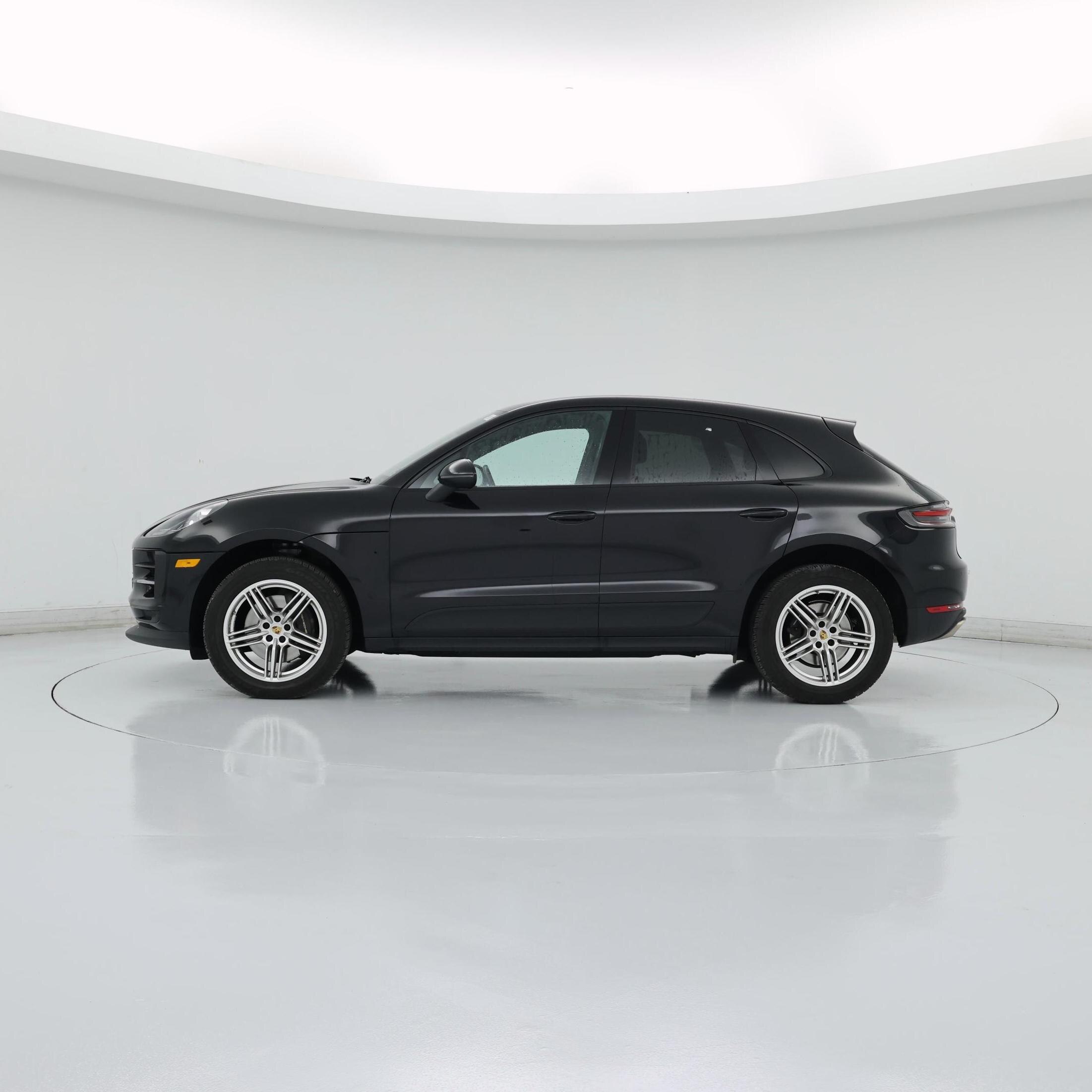 Thumbnail: 2021 Porsche Macan - 3