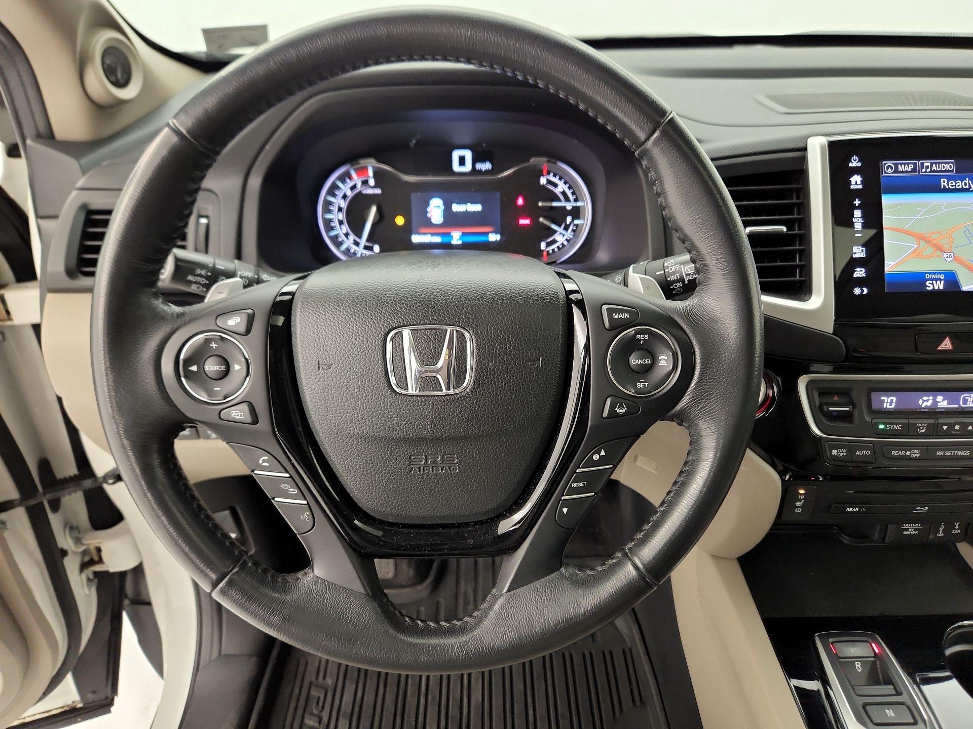 Thumbnail: 2017 Honda Pilot - 10