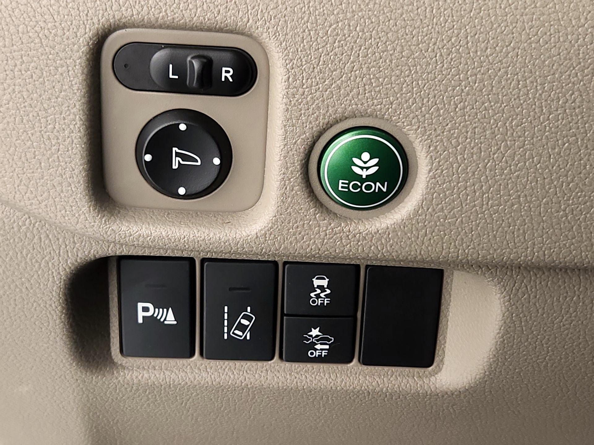 Thumbnail: 2017 Honda Pilot - 13