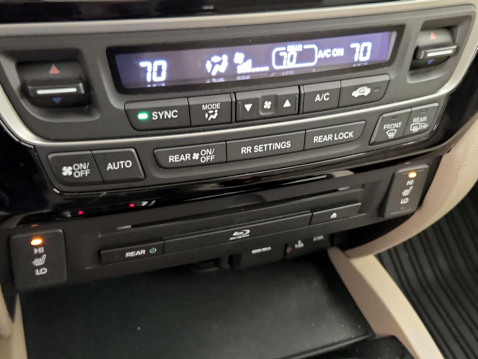 Thumbnail: 2017 Honda Pilot - 17