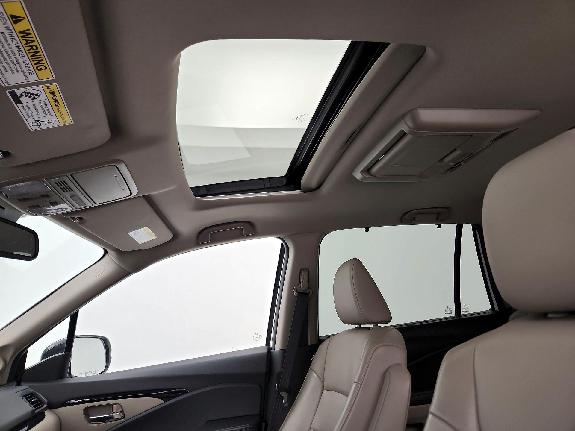 Thumbnail: 2017 Honda Pilot - 20