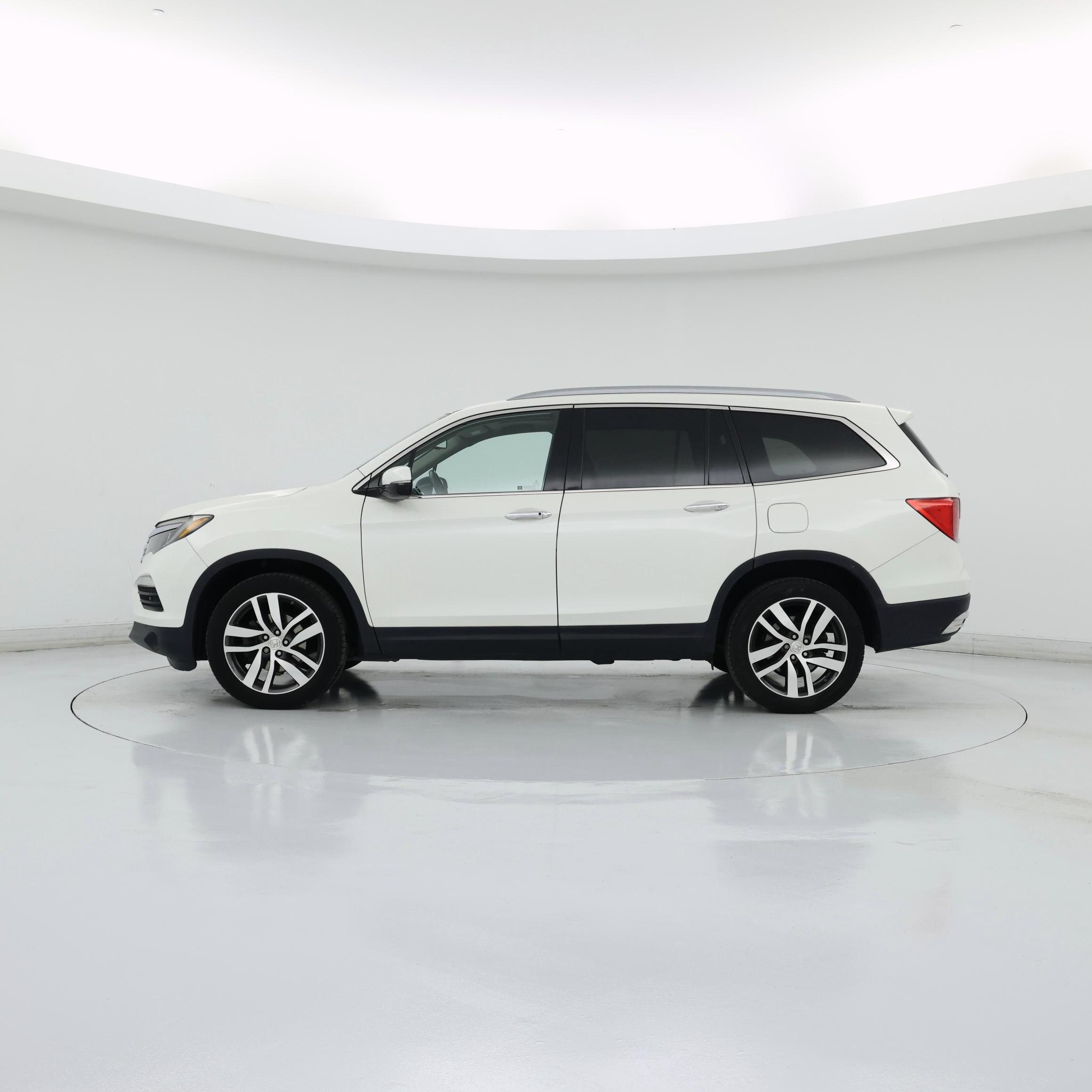 Thumbnail: 2017 Honda Pilot - 3