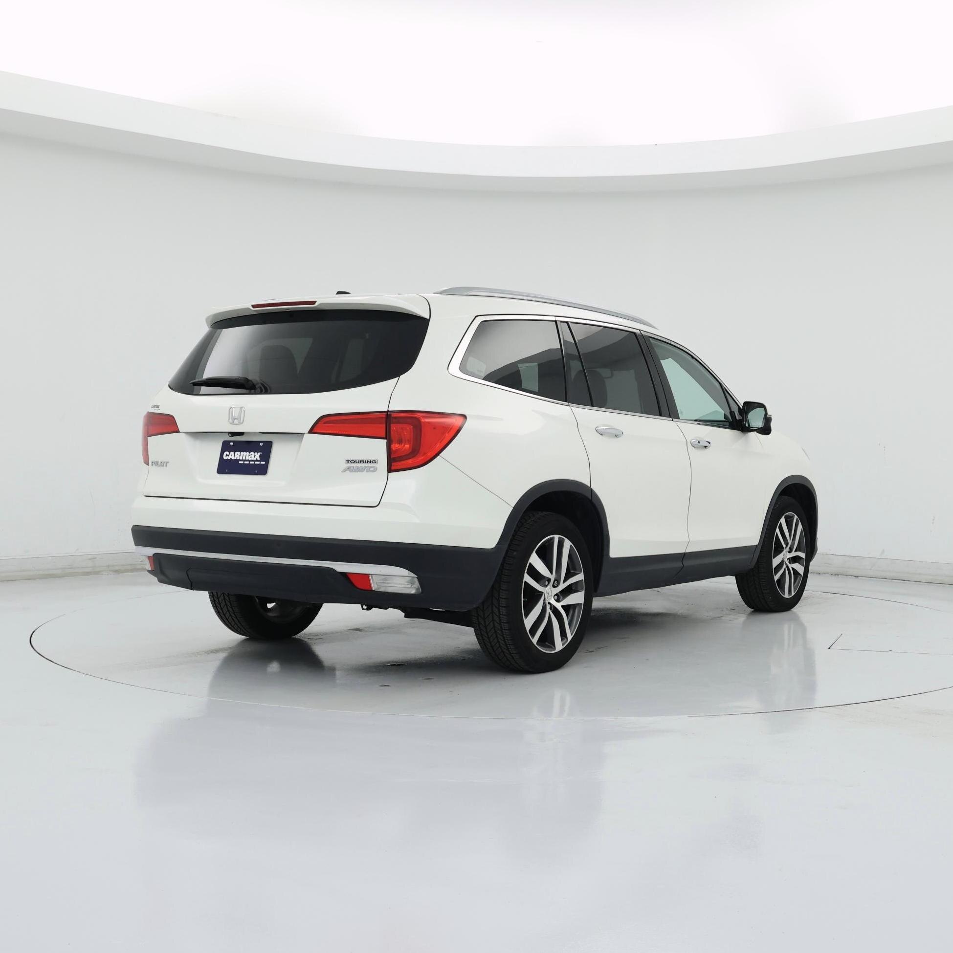 Thumbnail: 2017 Honda Pilot - 8