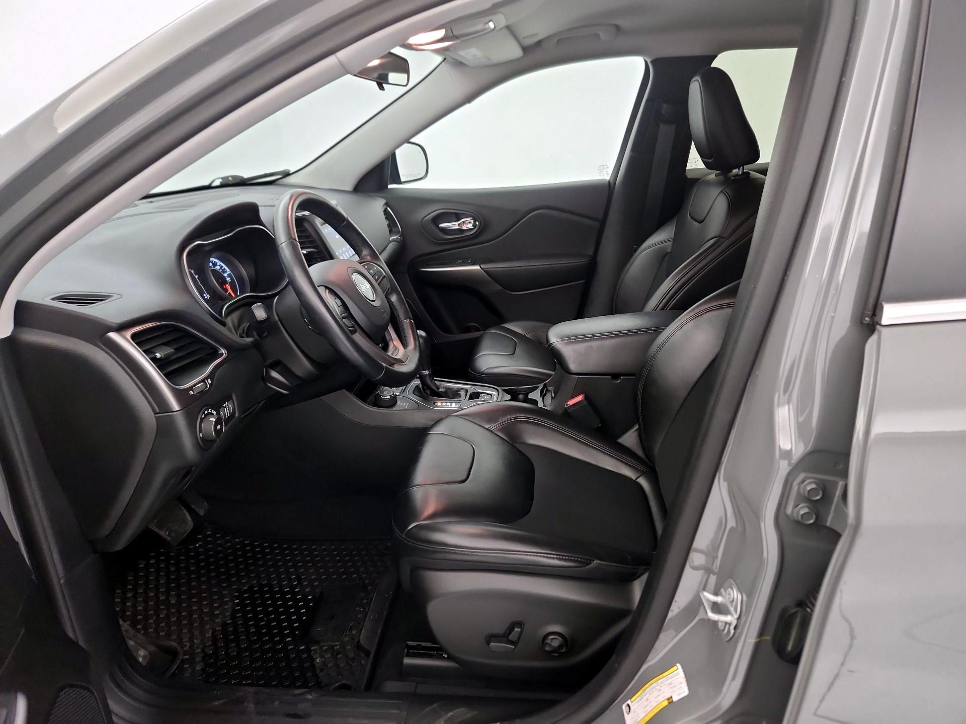 Thumbnail: 2020 Jeep Cherokee - 11