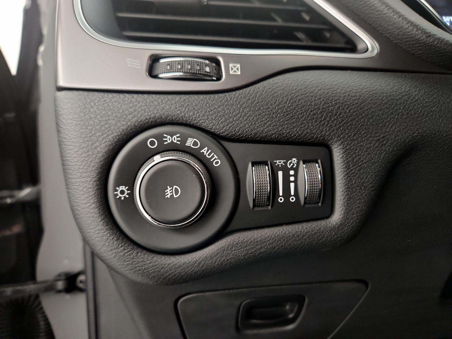 Thumbnail: 2020 Jeep Cherokee - 13