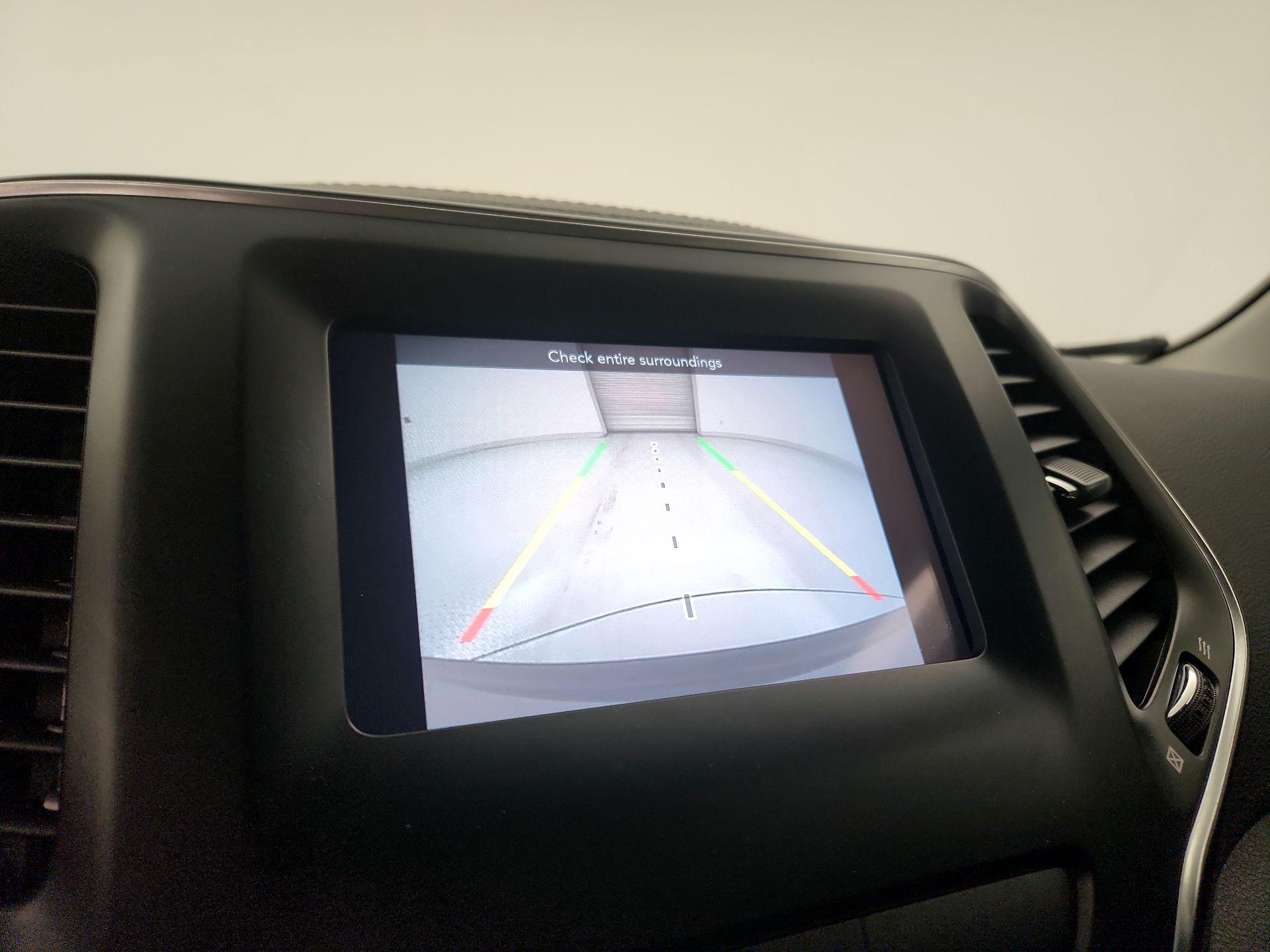 Thumbnail: 2020 Jeep Cherokee - 14