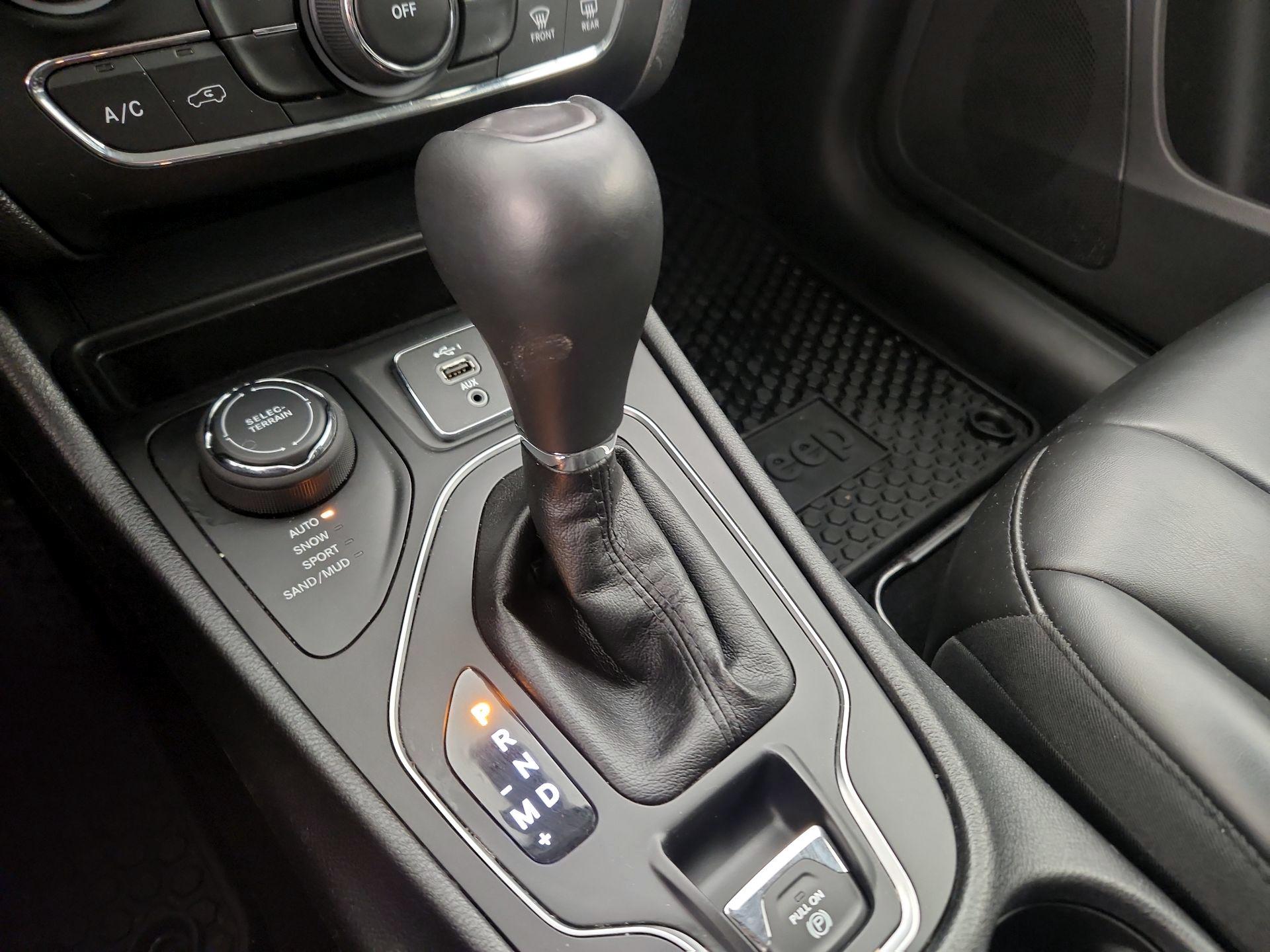 Thumbnail: 2020 Jeep Cherokee - 17