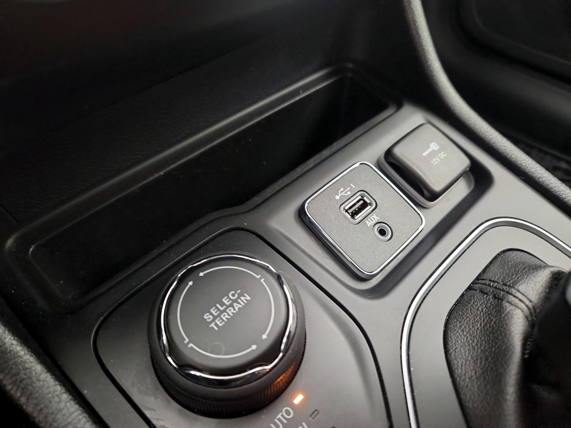 Thumbnail: 2020 Jeep Cherokee - 18