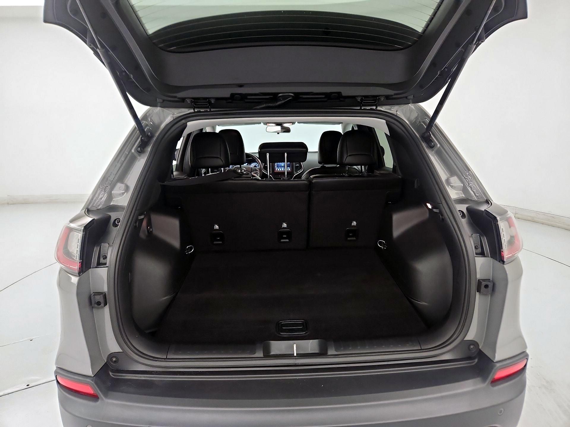 Thumbnail: 2020 Jeep Cherokee - 20