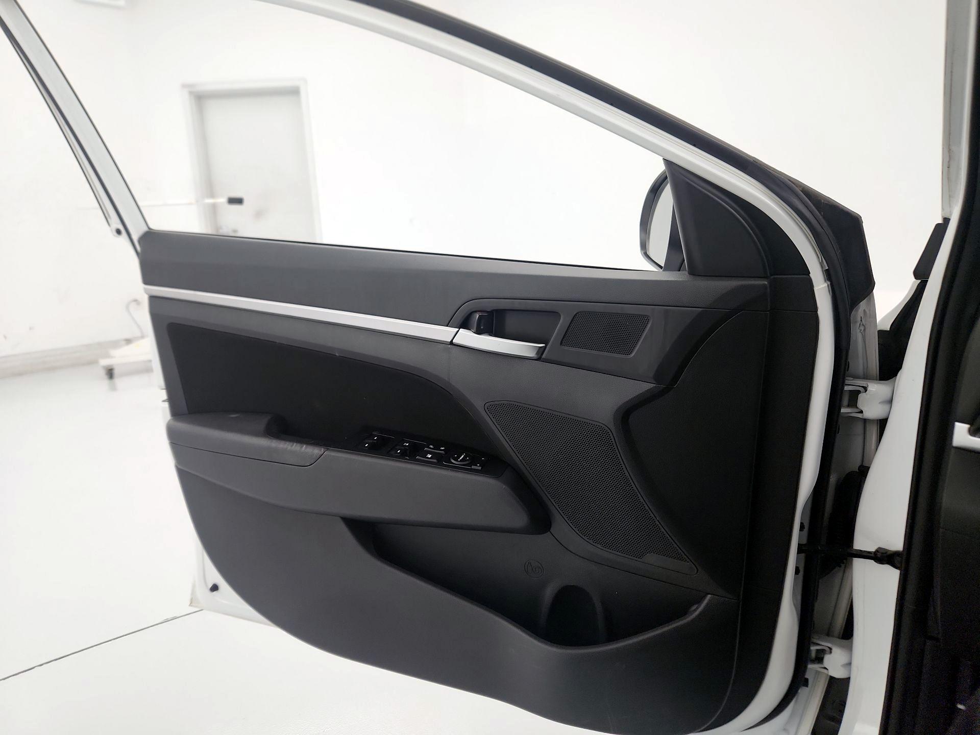 Thumbnail: 2019 Hyundai Elantra - 12