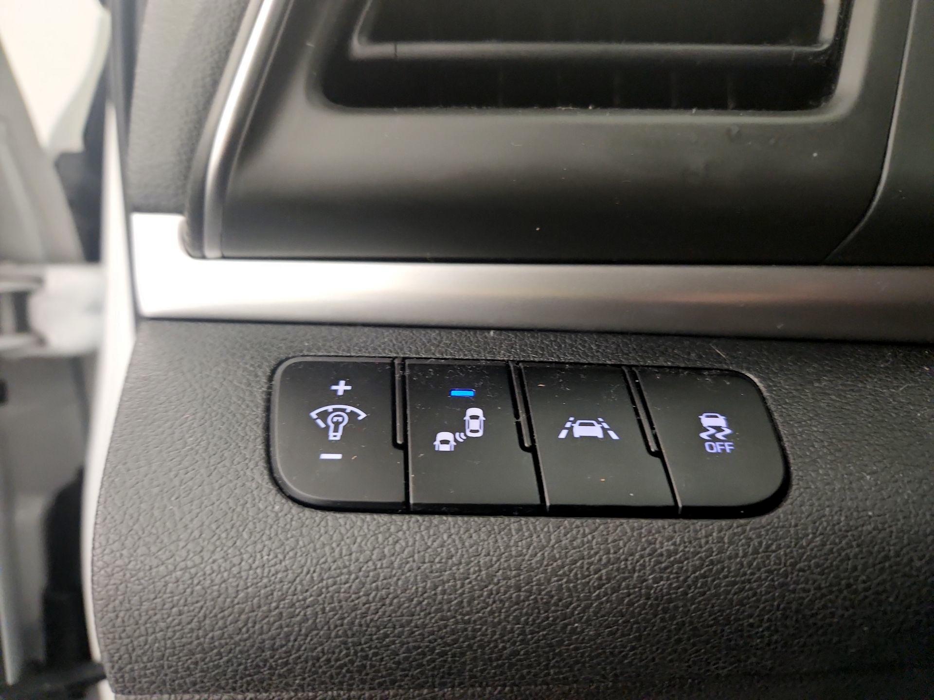 Thumbnail: 2019 Hyundai Elantra - 13