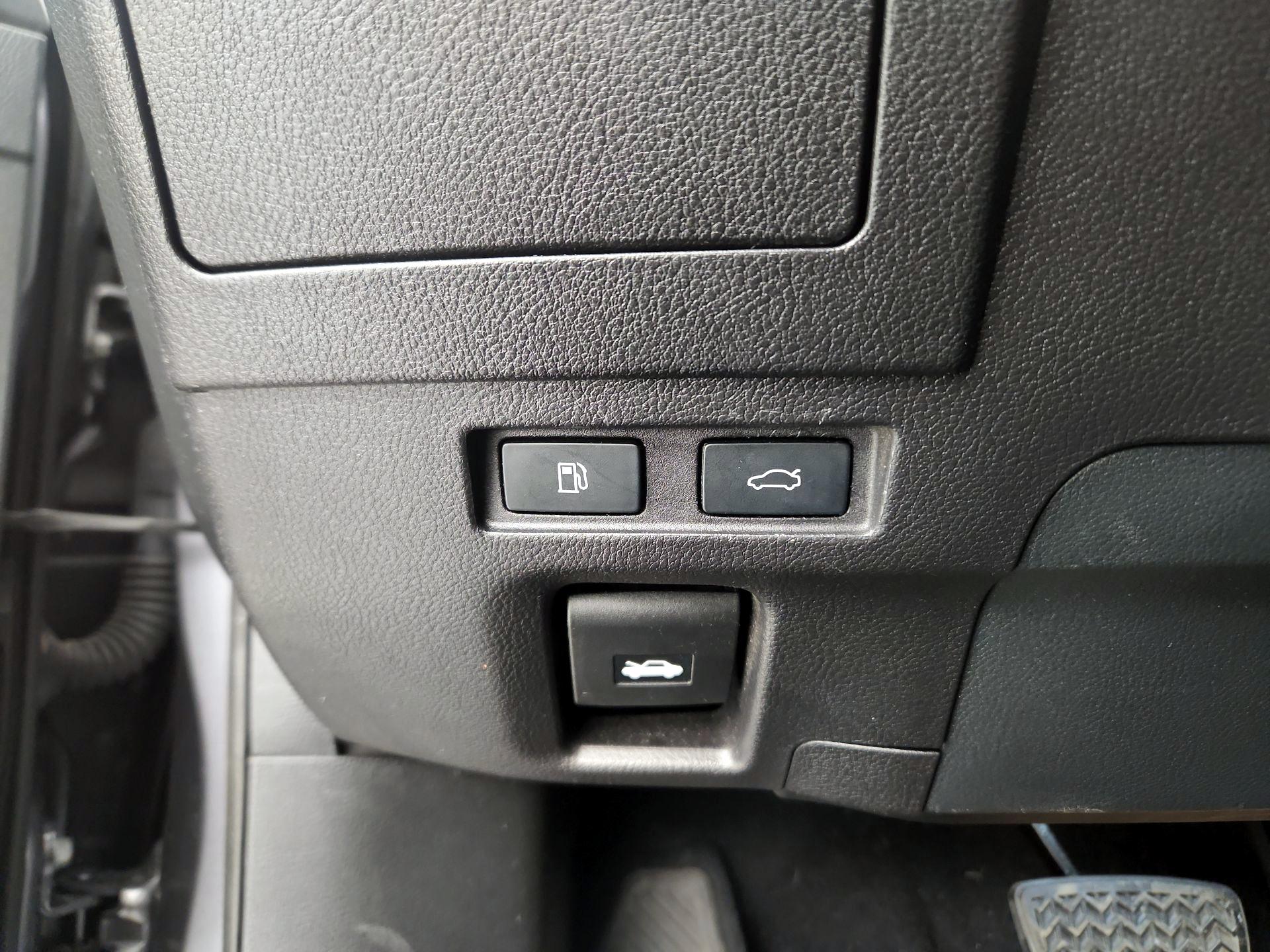 Thumbnail: 2021 Lexus ES - 13