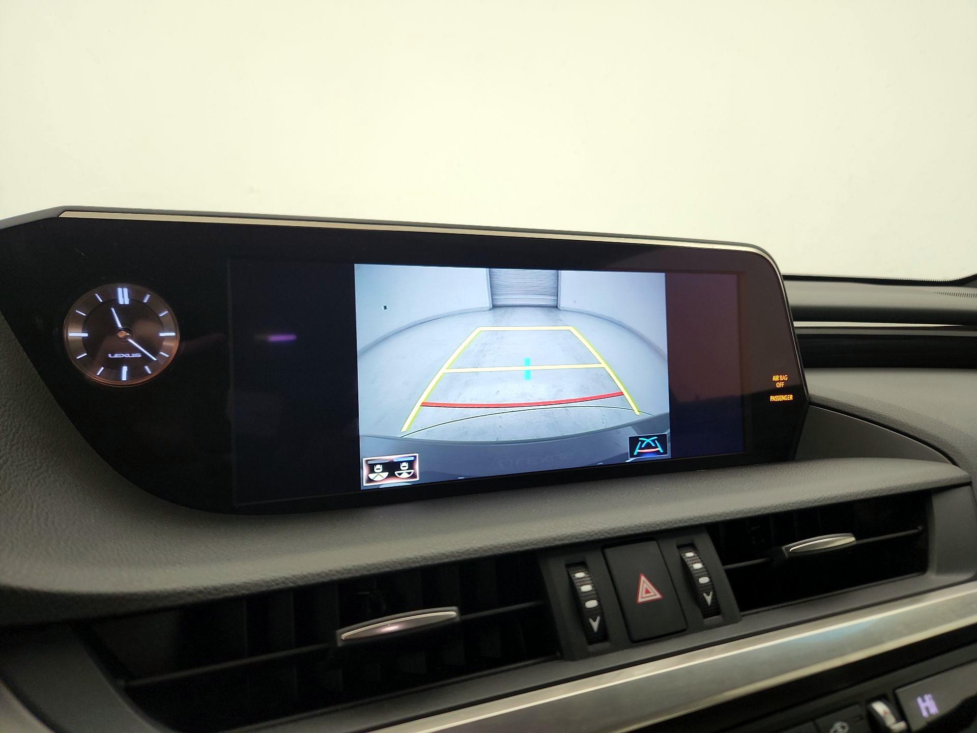 Thumbnail: 2021 Lexus ES - 14