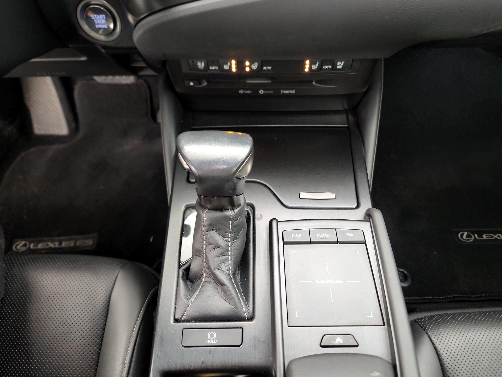 Thumbnail: 2021 Lexus ES - 17