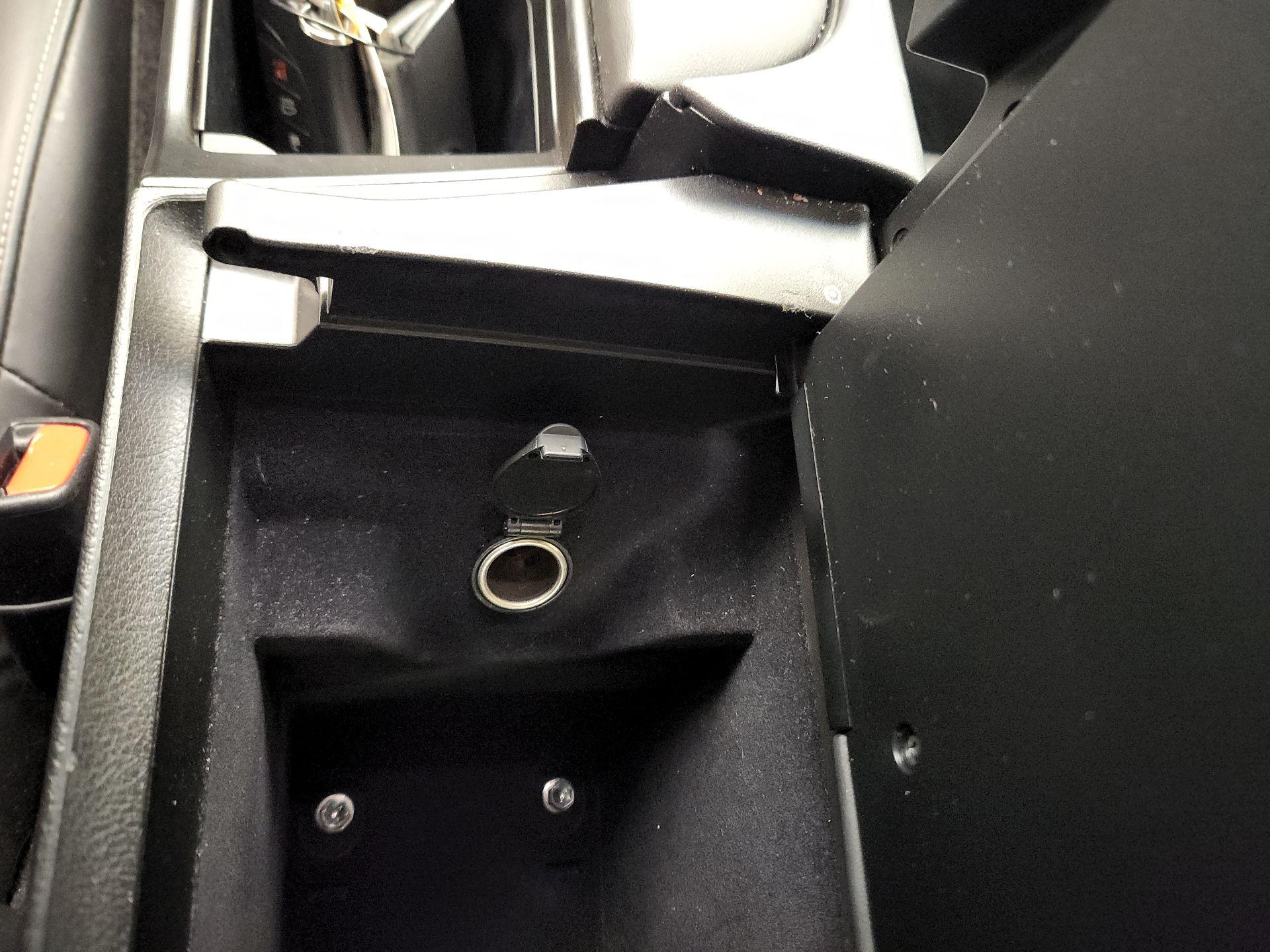 Thumbnail: 2021 Lexus ES - 18