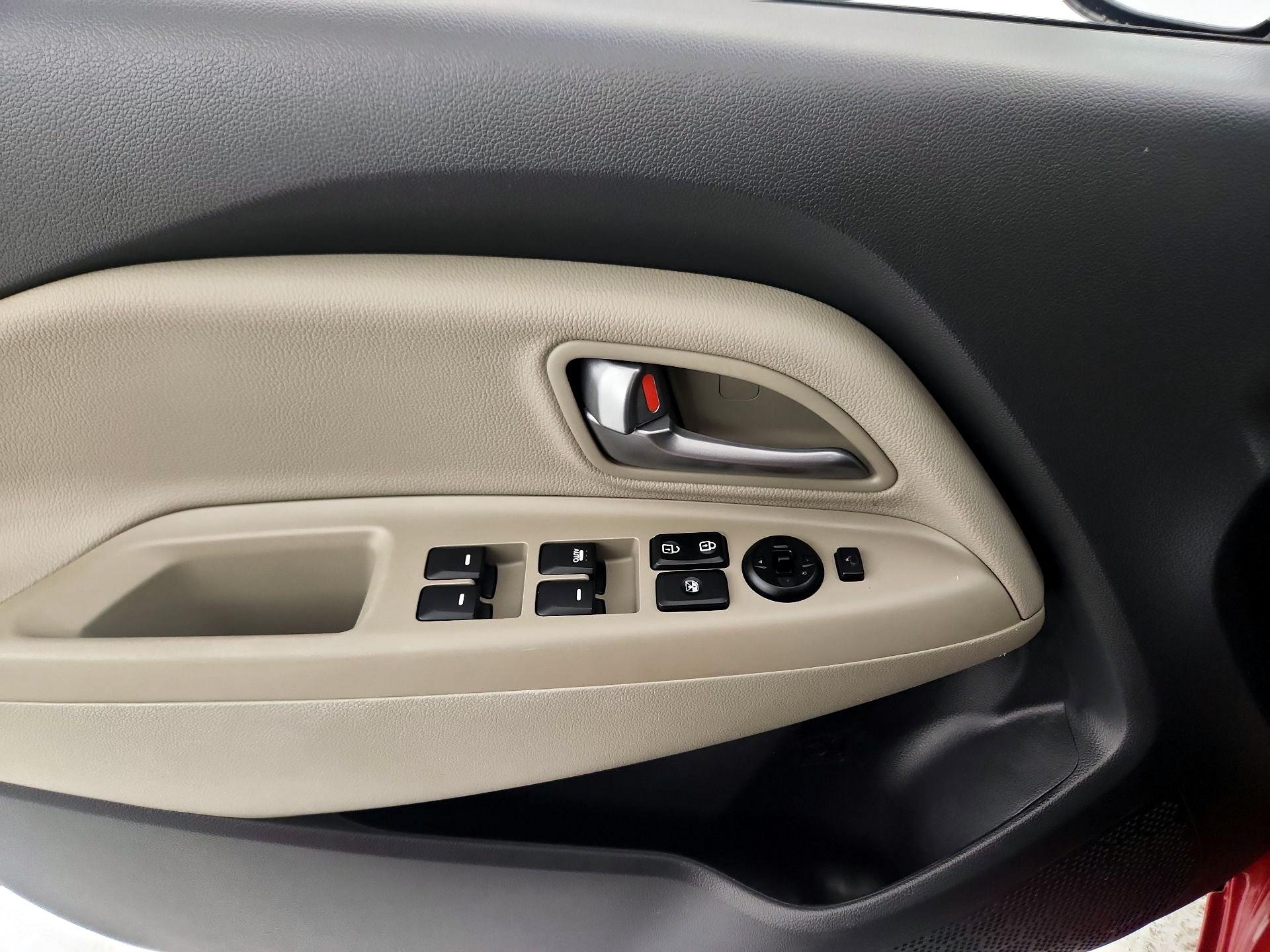 Thumbnail: 2014 Kia Rio5 - 12