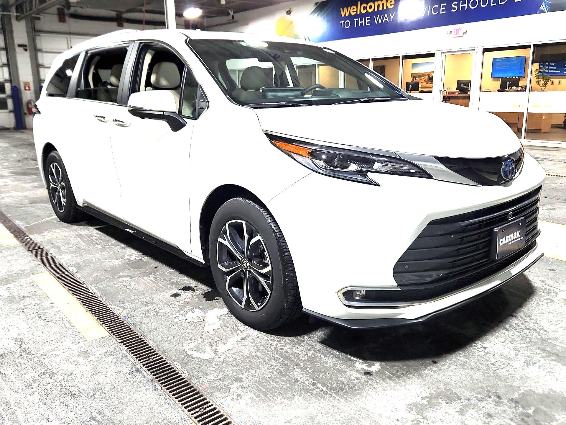 Thumbnail: 2025 Toyota Sienna - 1