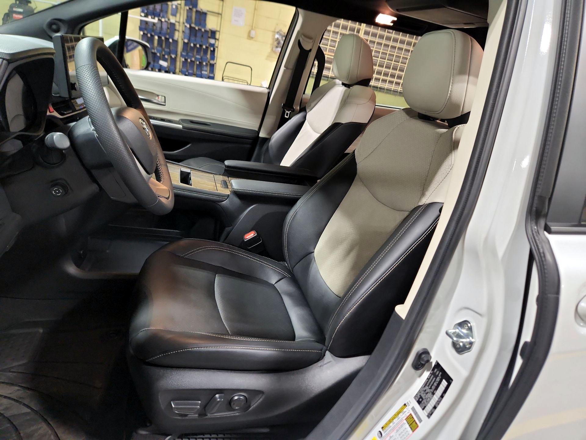 Thumbnail: 2025 Toyota Sienna - 9