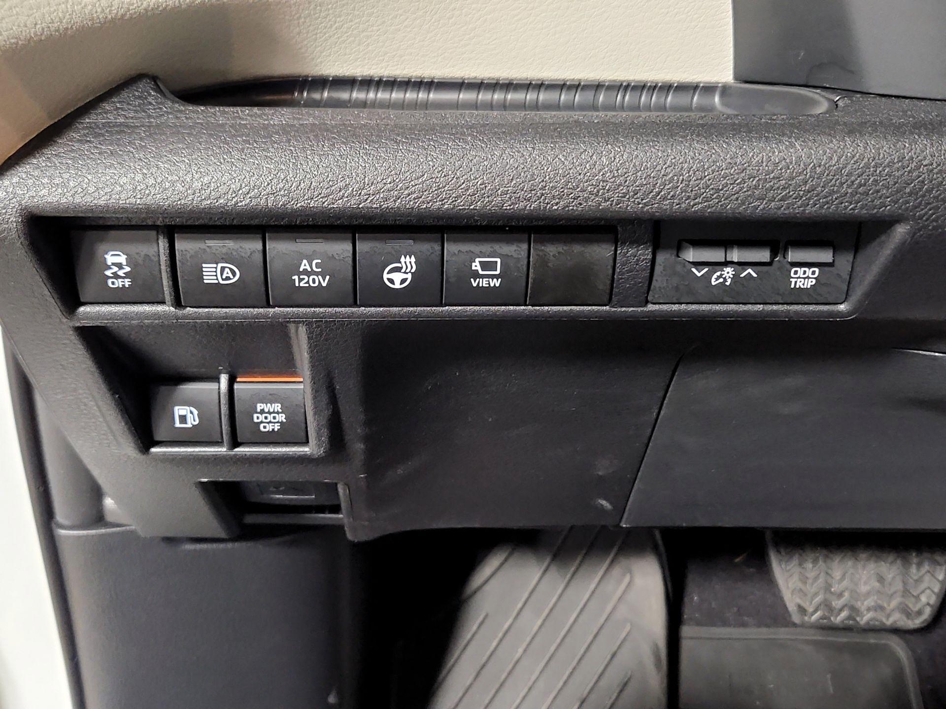 Thumbnail: 2025 Toyota Sienna - 11