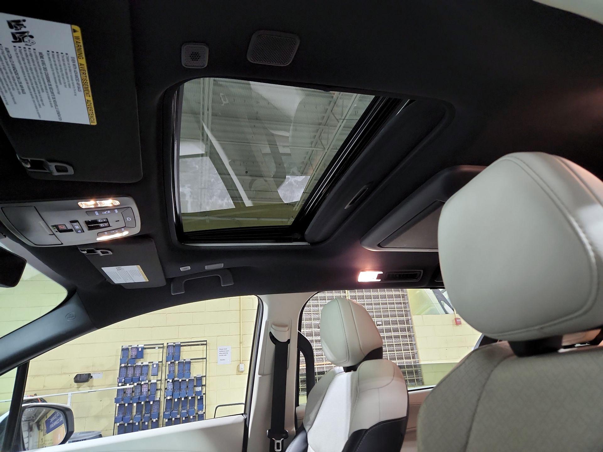 Thumbnail: 2025 Toyota Sienna - 18