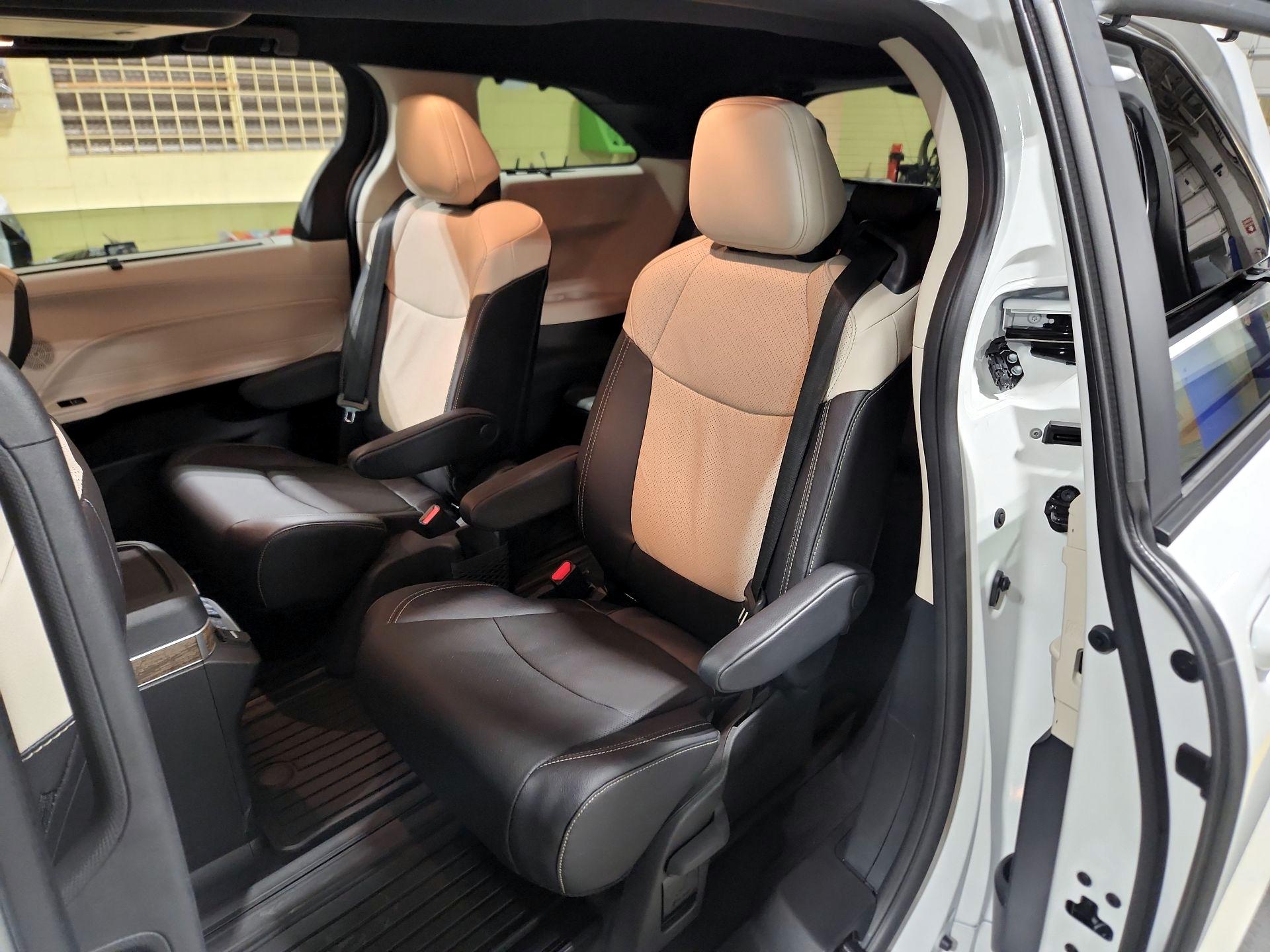 Thumbnail: 2025 Toyota Sienna - 19