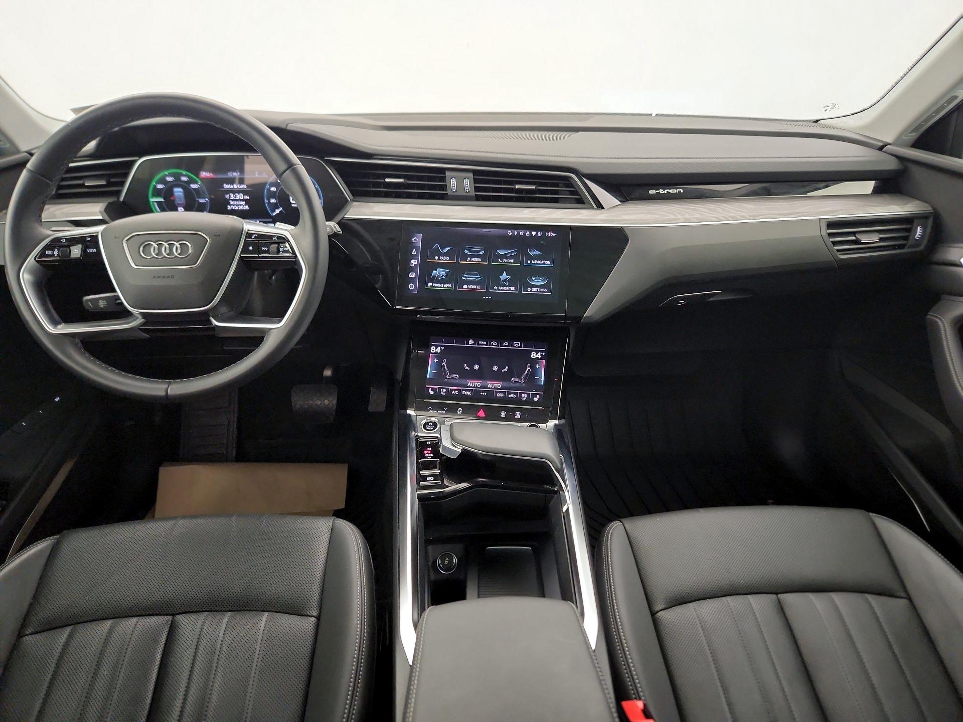 Thumbnail: 2023 Audi e-tron - 9