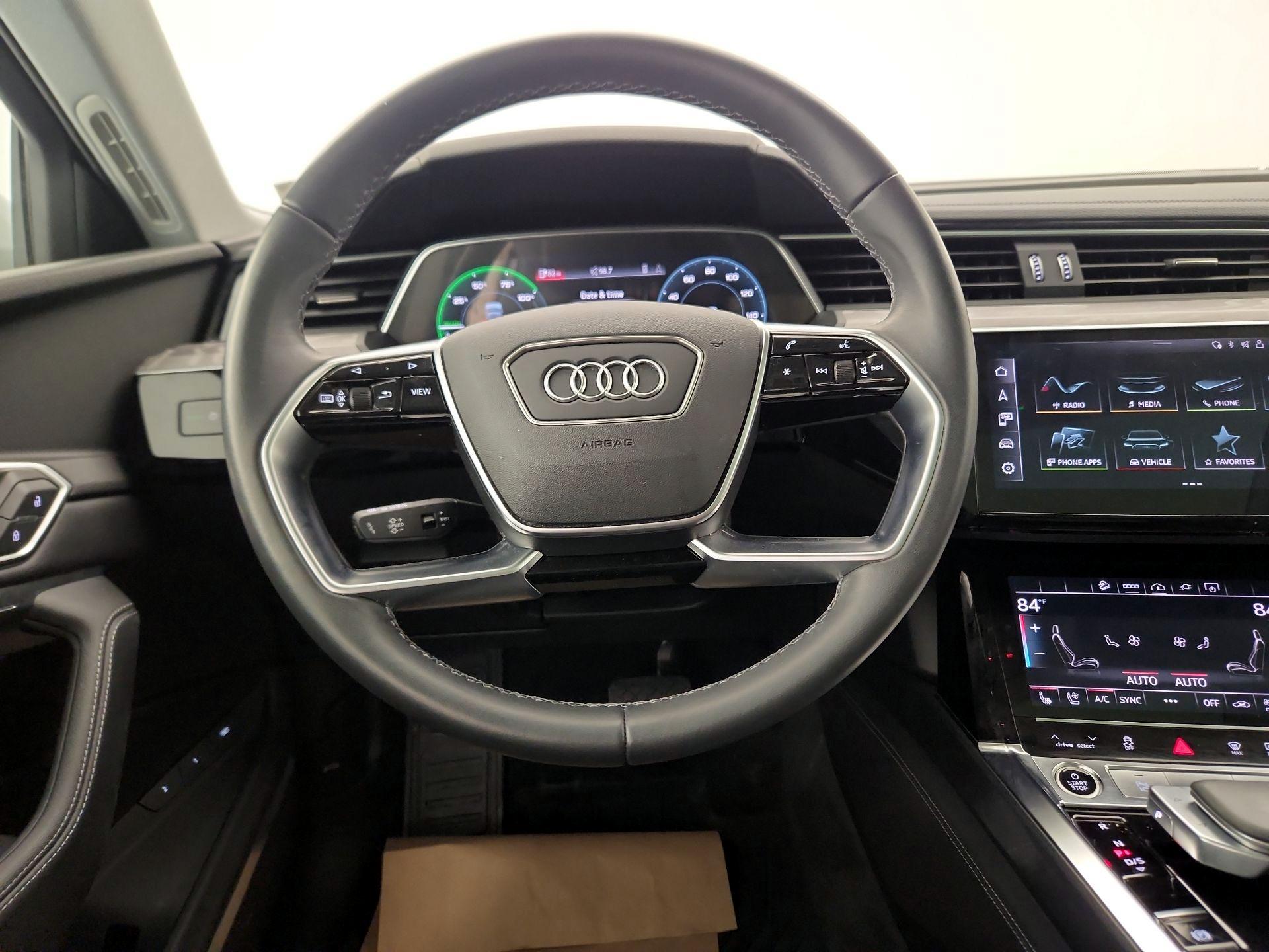 Thumbnail: 2023 Audi e-tron - 10