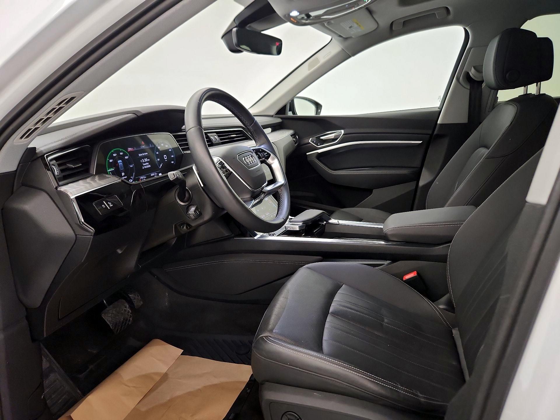 Thumbnail: 2023 Audi e-tron - 11