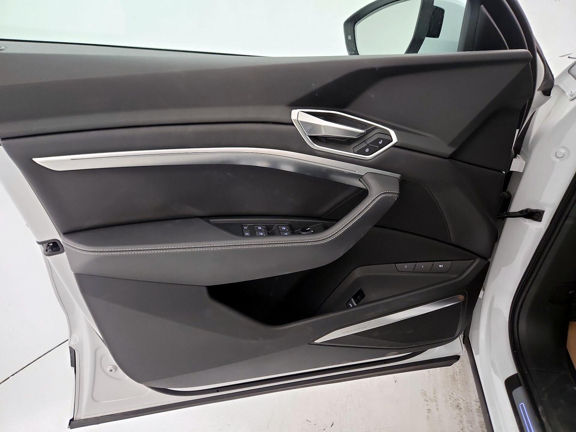 Thumbnail: 2023 Audi e-tron - 12