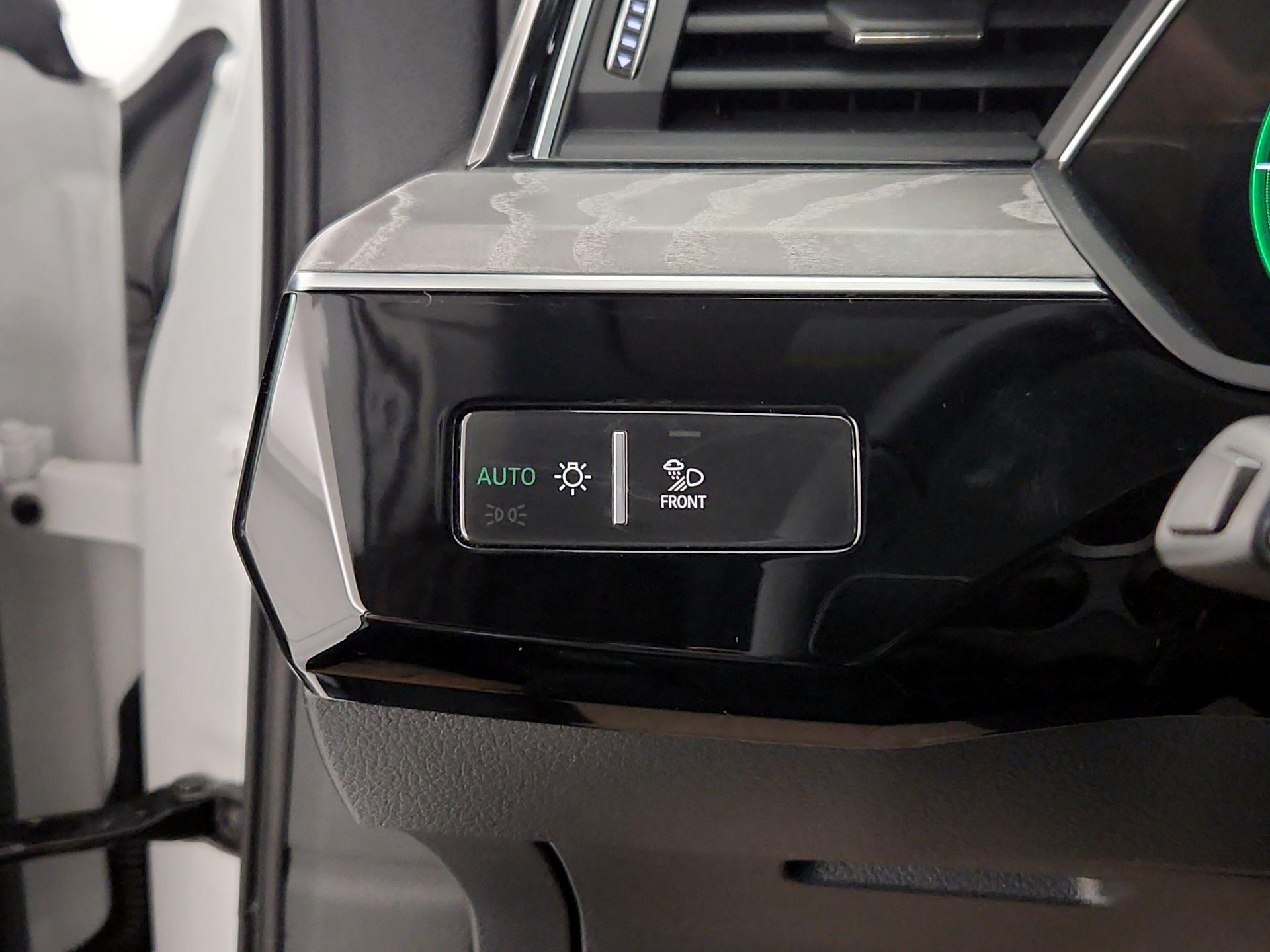 Thumbnail: 2023 Audi e-tron - 13