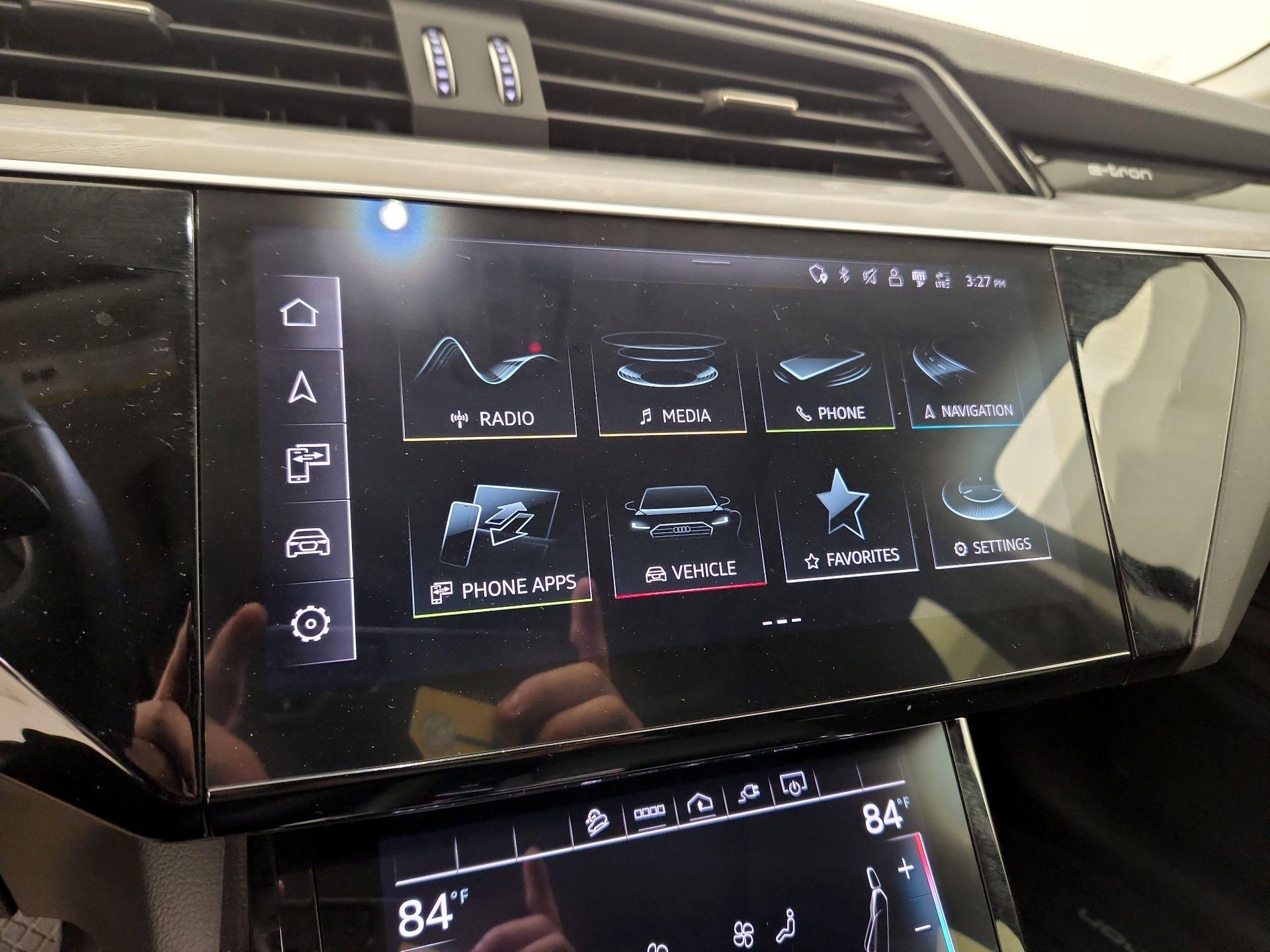 Thumbnail: 2023 Audi e-tron - 15